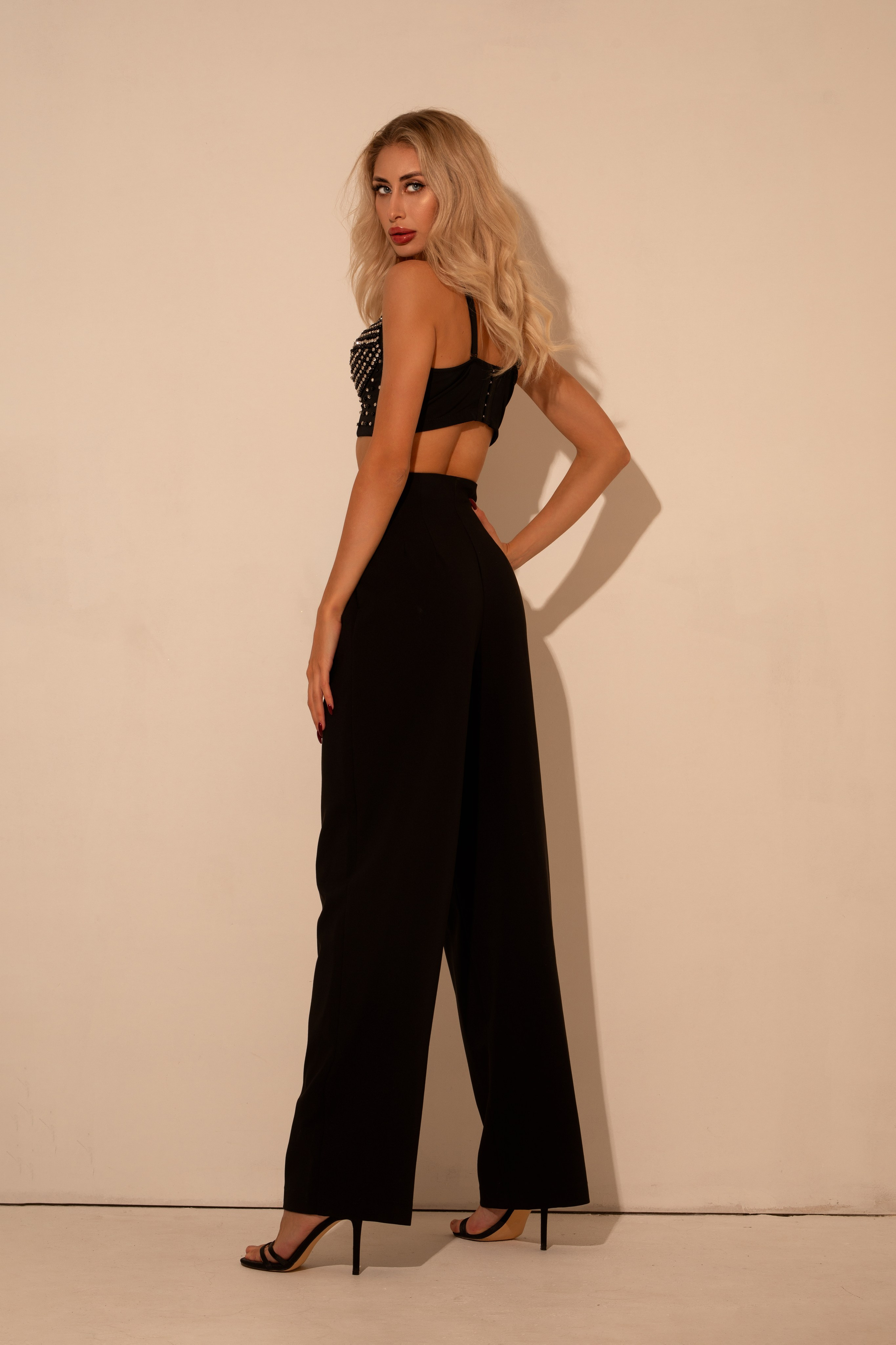 Студийная съемка с Яной на циклораме в формате для «себя»