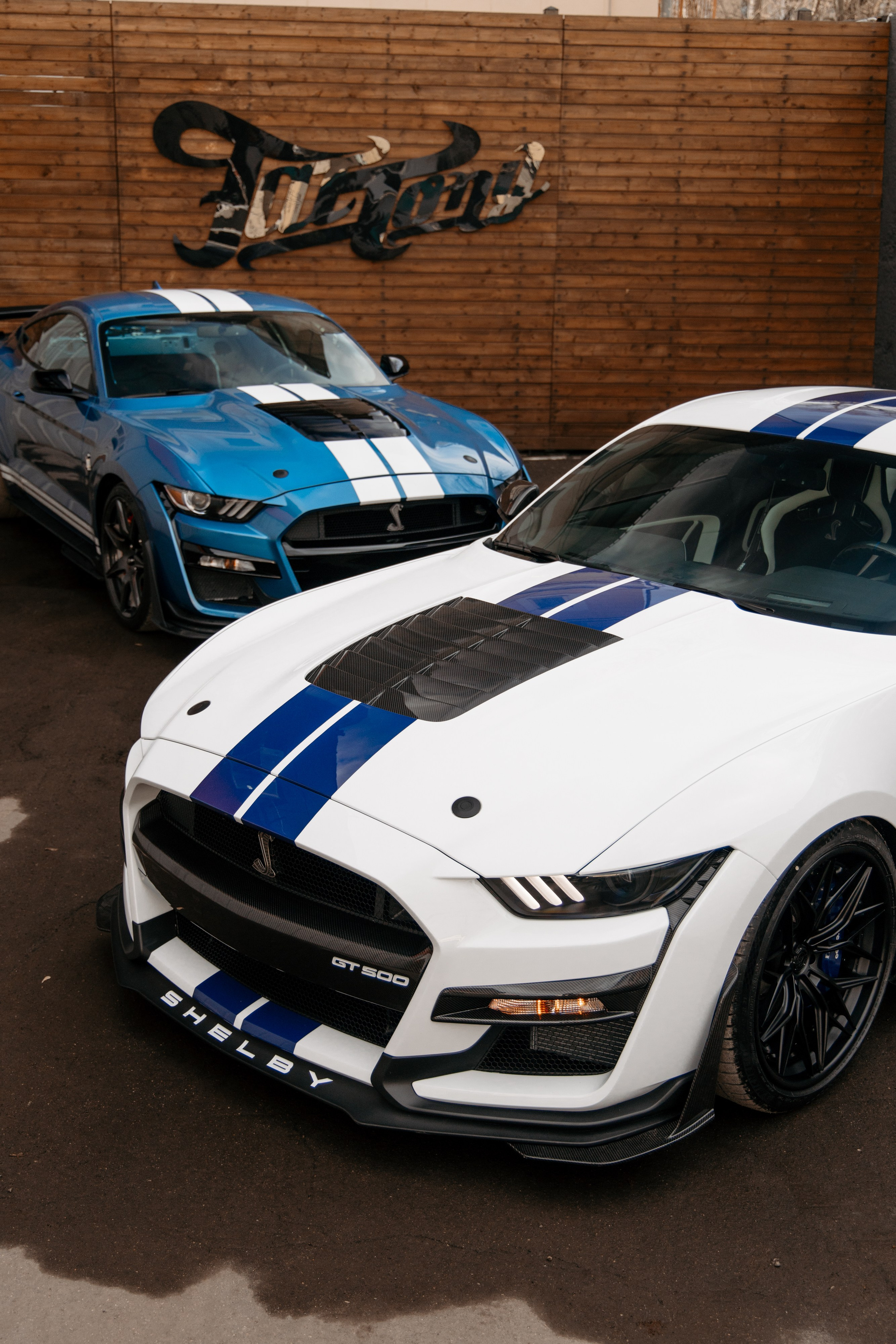 Mustang Shelby GT500 X2. DeLorein