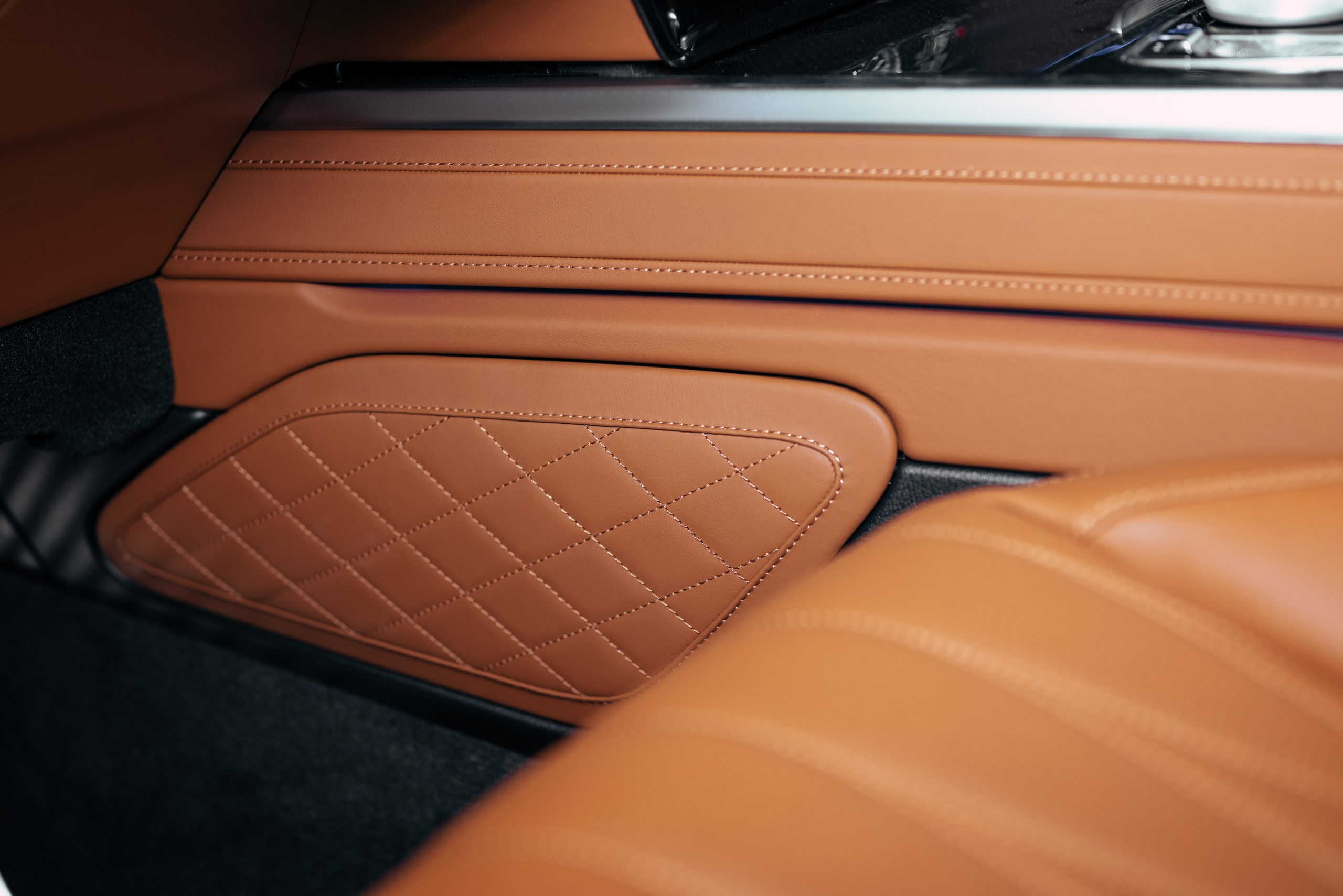 Mercedes G63 Gold. DeLorein