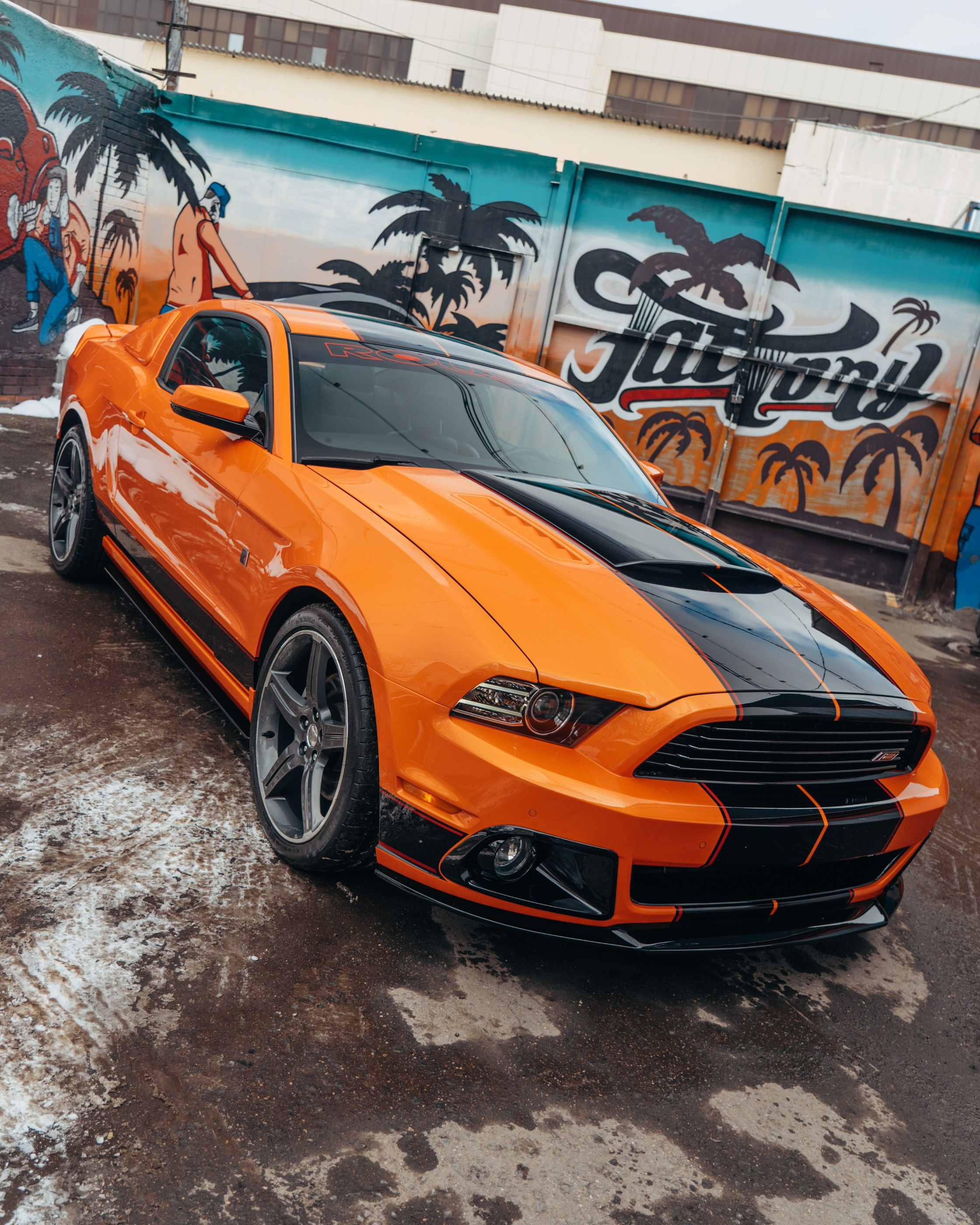 Ford Mustang Roush оранжевый окрас кузова и выкрас полос. DeLorein