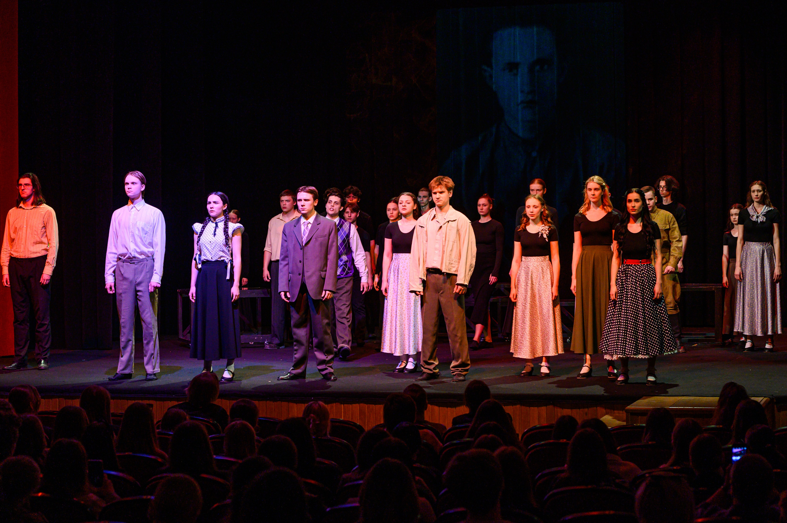 Молодая гвардия. Фотоуслуги, услуги фотографа, фотографирование важных событий