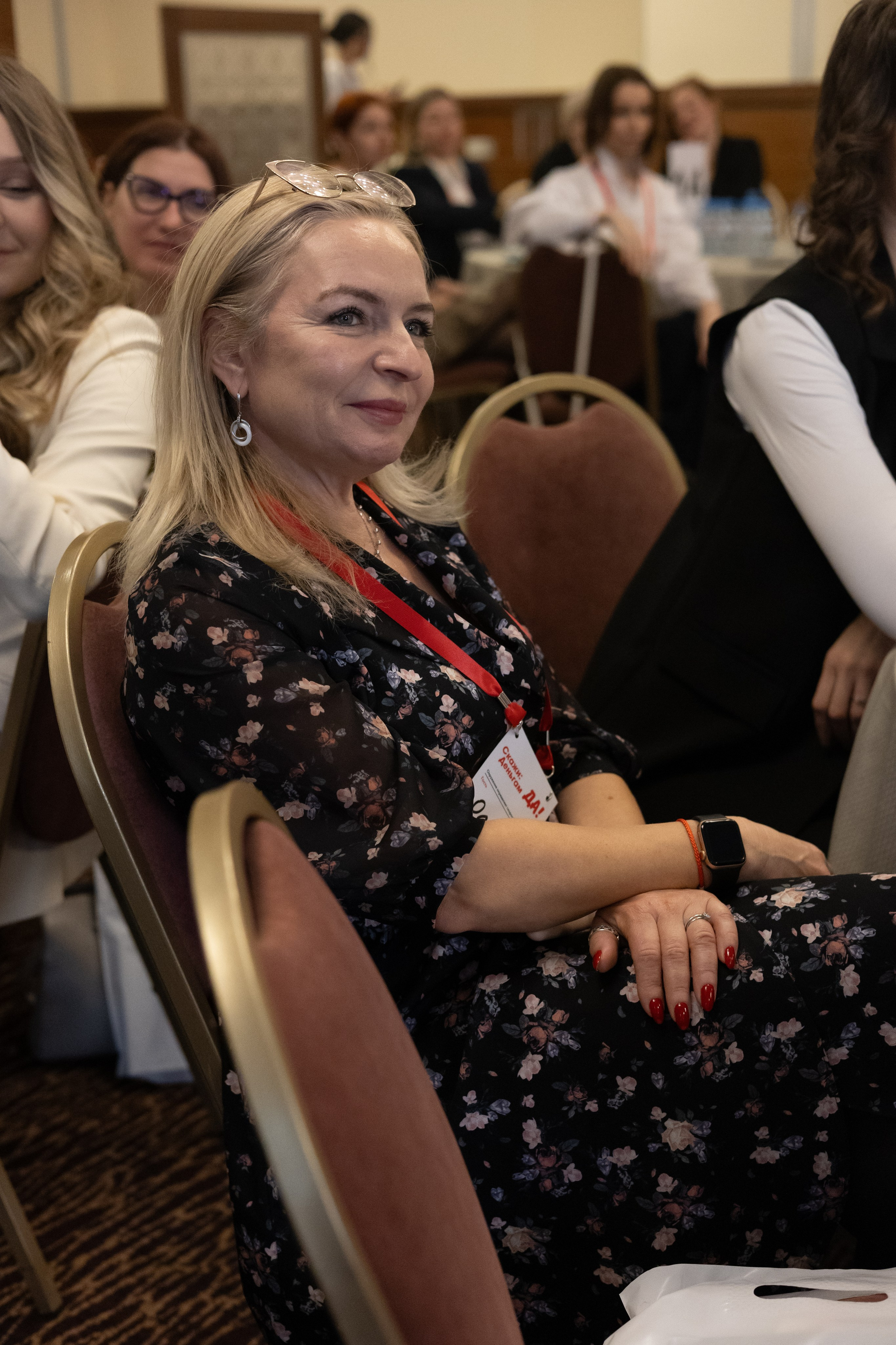 «СКАЖИ ДЕНЬГАМ ДА». Фотограф Красноярск съемки лавстори, фотосессия в студии, портретная съемка, творческие фотосессии