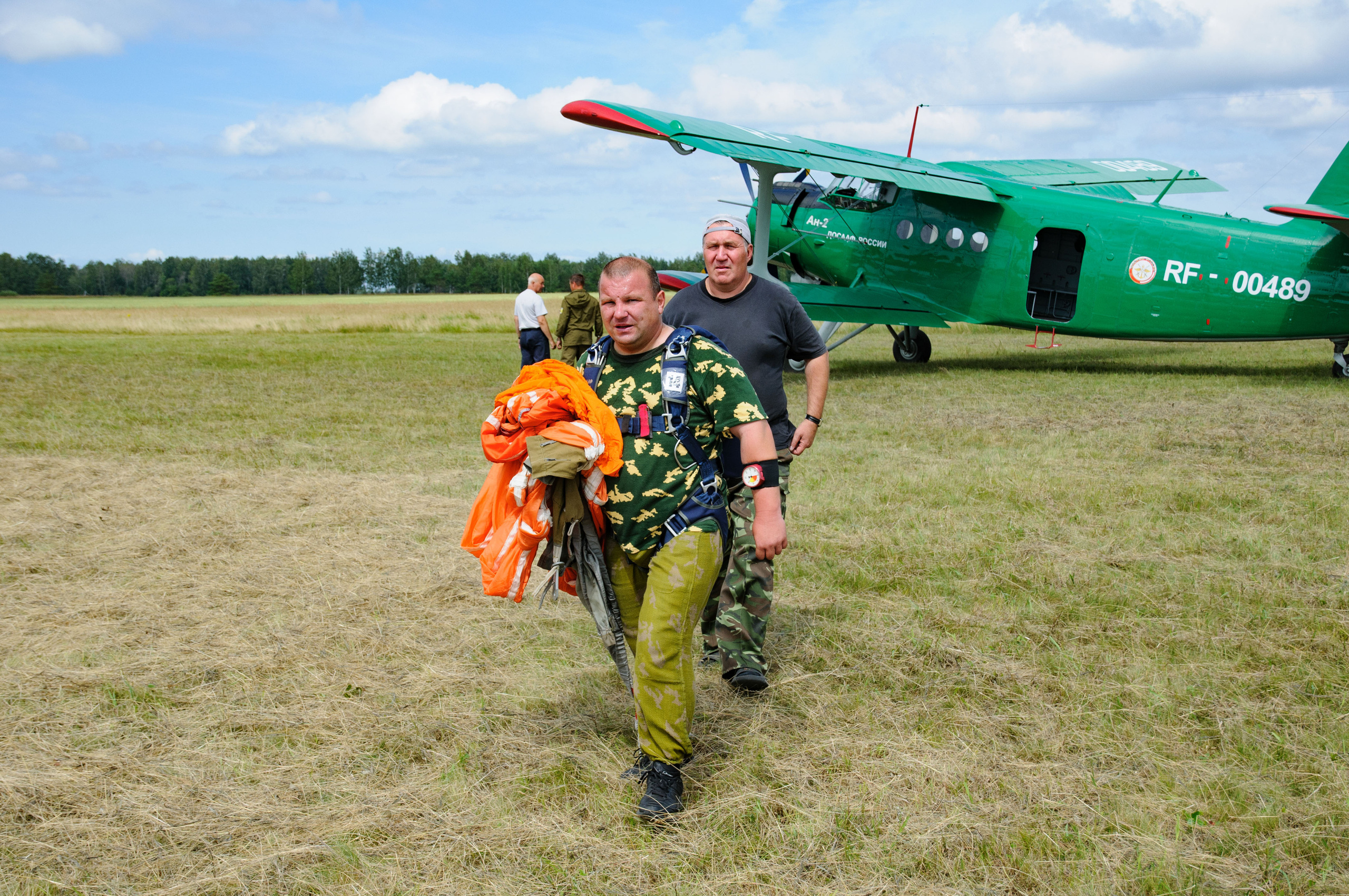 Парашютисты. Фотограф Андрей Гузеев