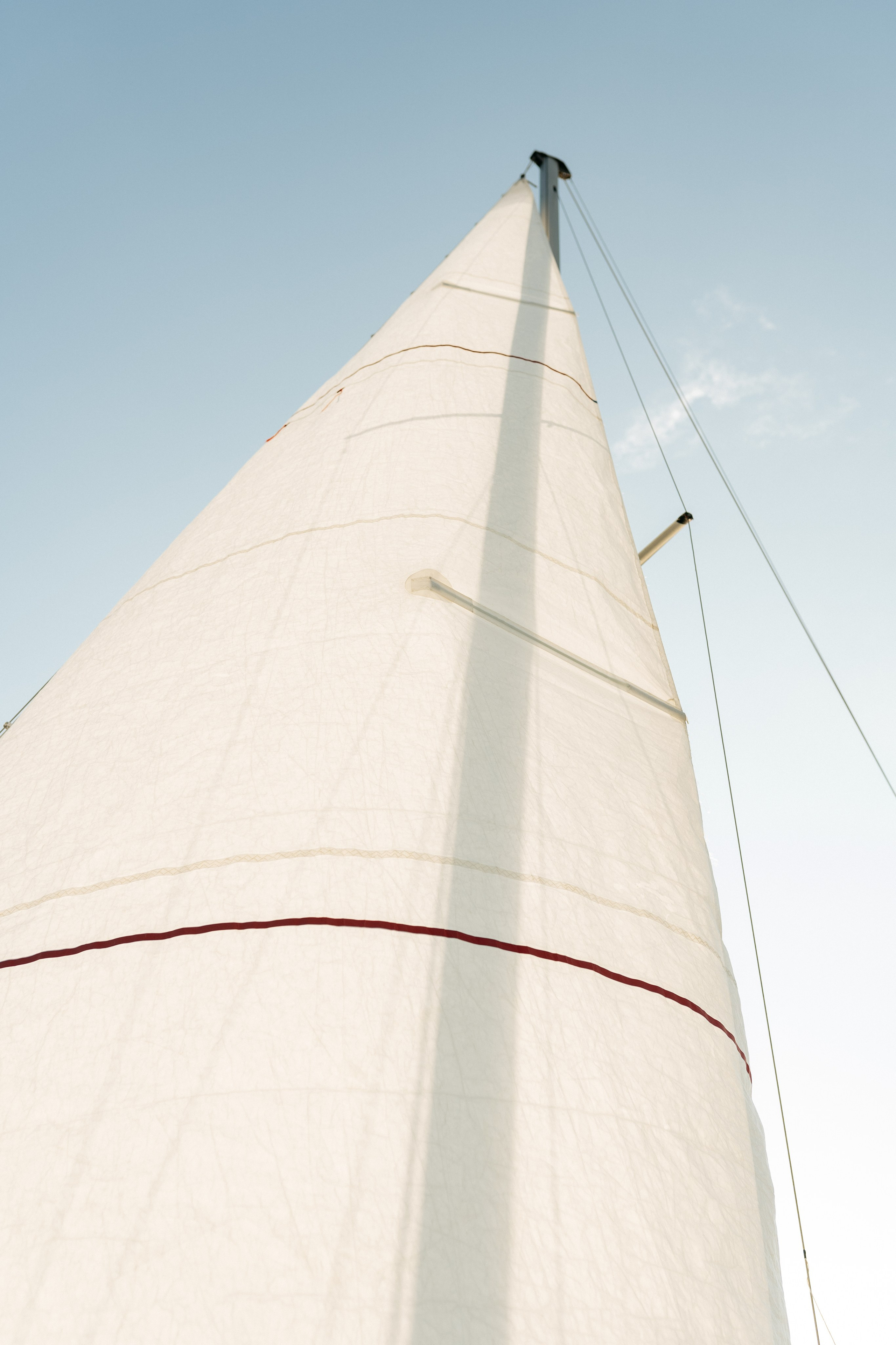 Дочка и сын смеются на яхте в Абрау-Дюрсо – незабываемые кадры от фотографа Абрау-Дюрсо