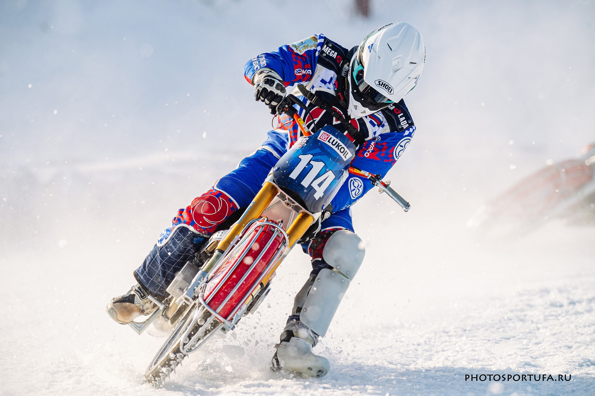 Мотогонку на льду. Спортивный фотограф в Уфе Евгений Буров