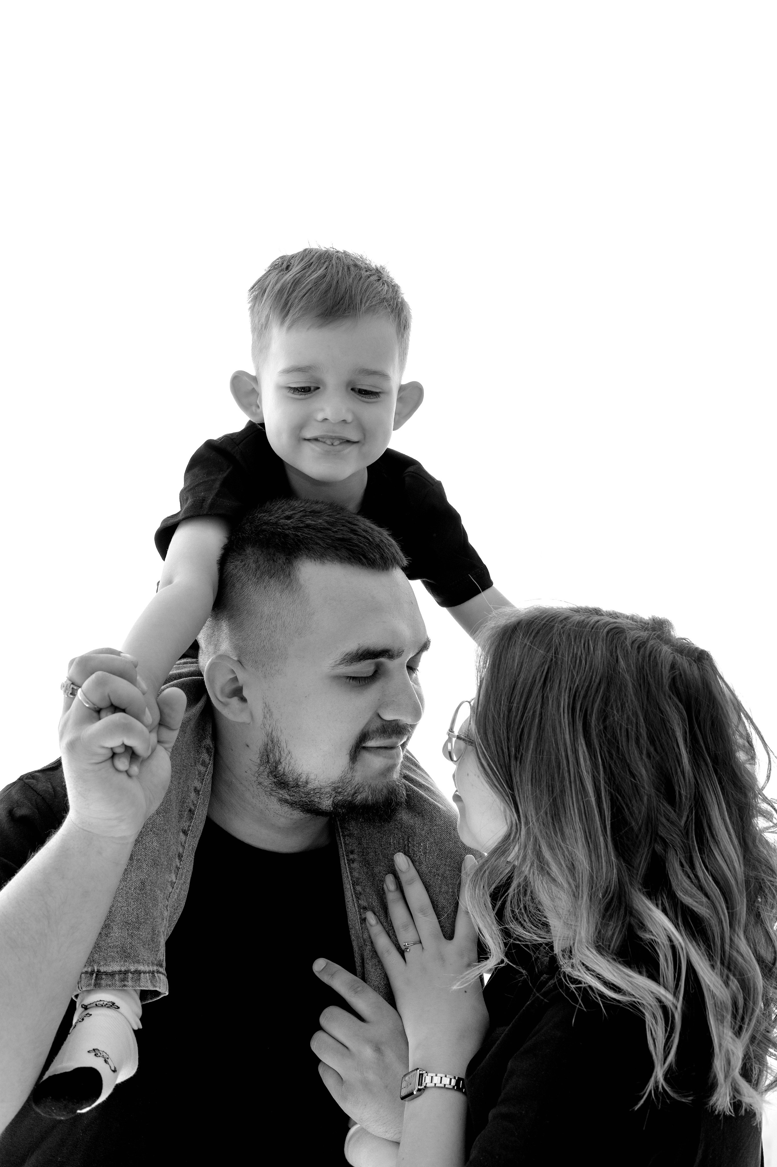 Семейная фотосессия в студии (Михаил, Крестина и Макар). Женский фотограф в Орске Новотроицке Динара Долганова