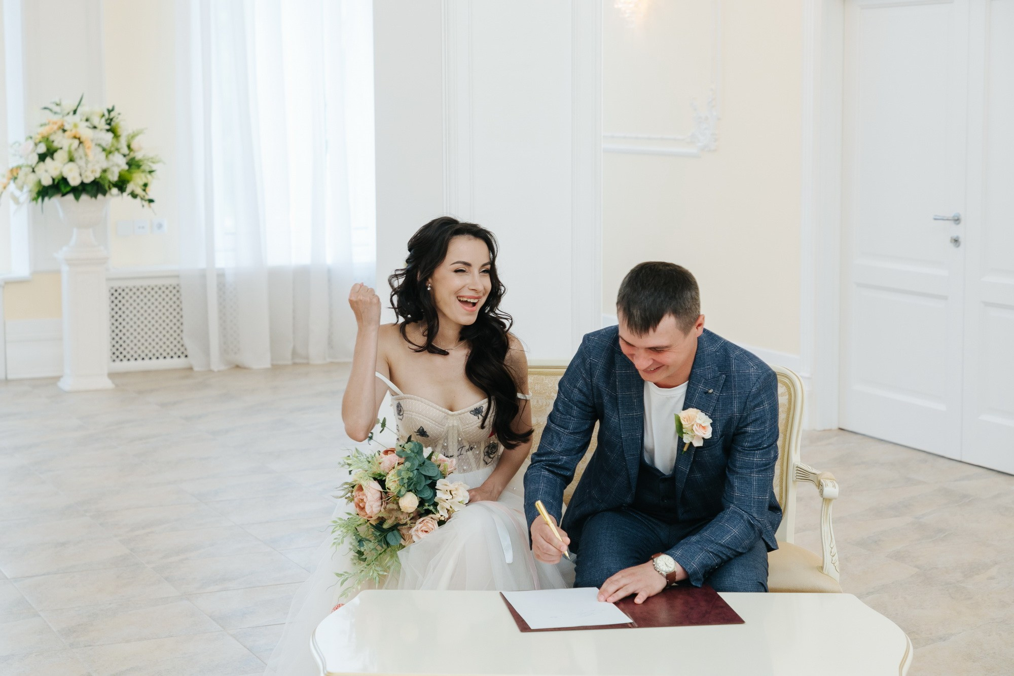 где провести свадьбу в спб, петергофе, свадебный костюм для жениха магазины, свадебный салон в спб найти, торт для свадьбы заказать, найти фотографа на свадьбу, праздник