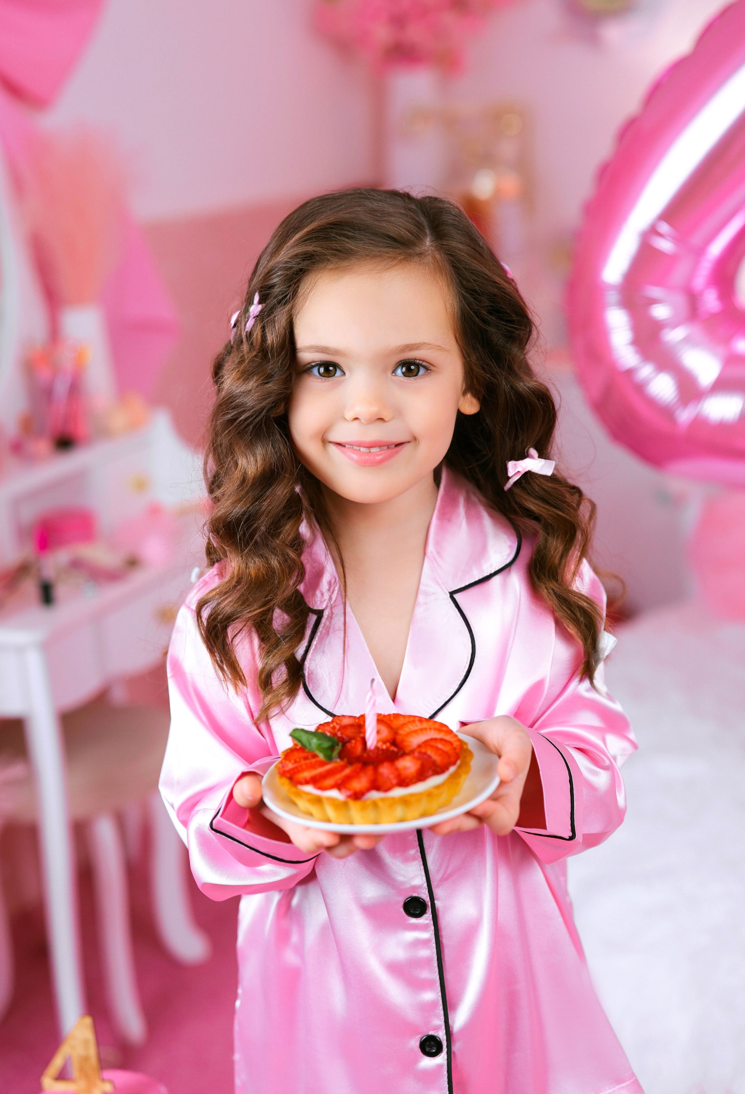 РОЗОВАЯ КОМНАТА