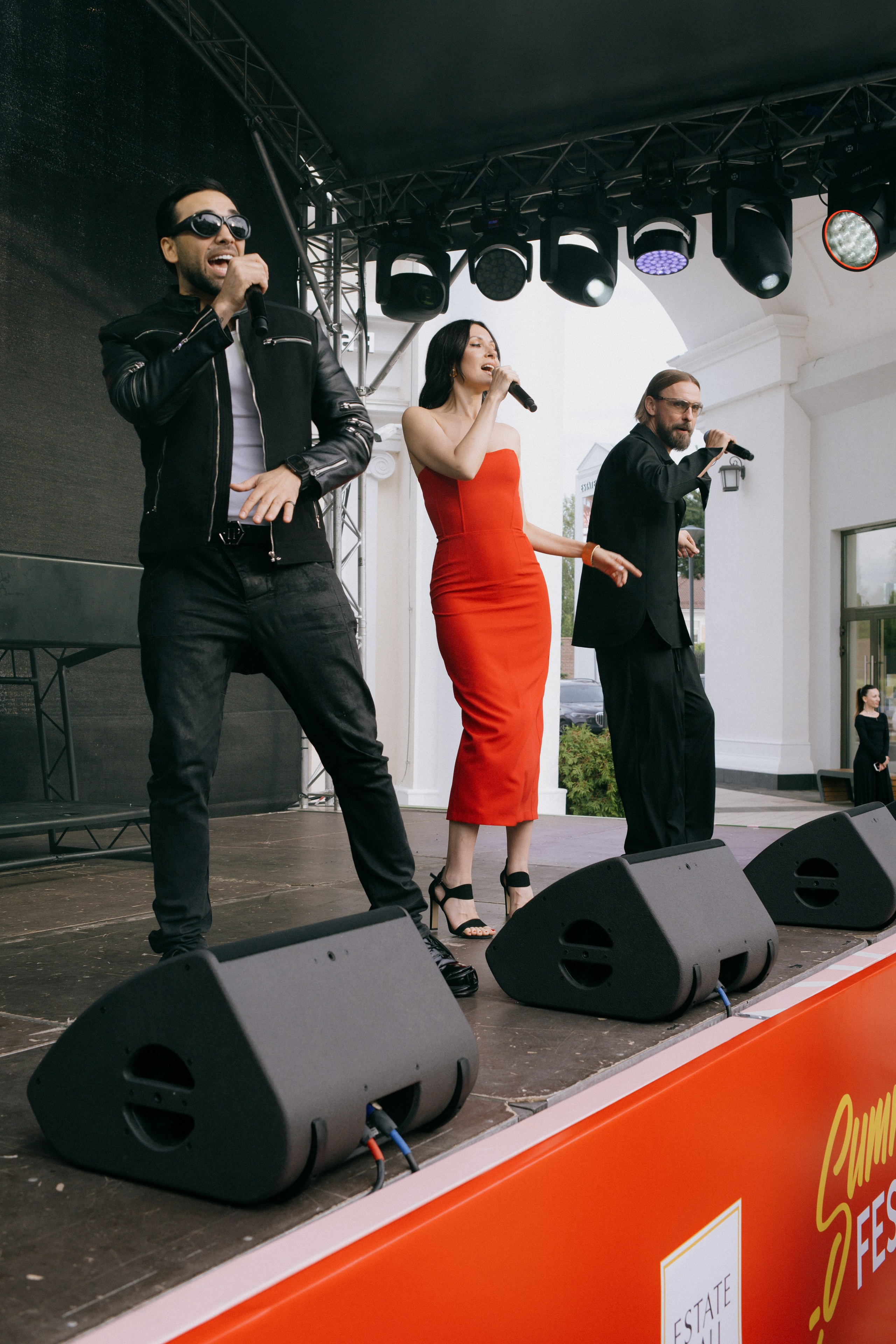 OK Mag SUMMER FEST 2025. Бэкстейдж и репортажный фотограф в Москве Артем Онацко