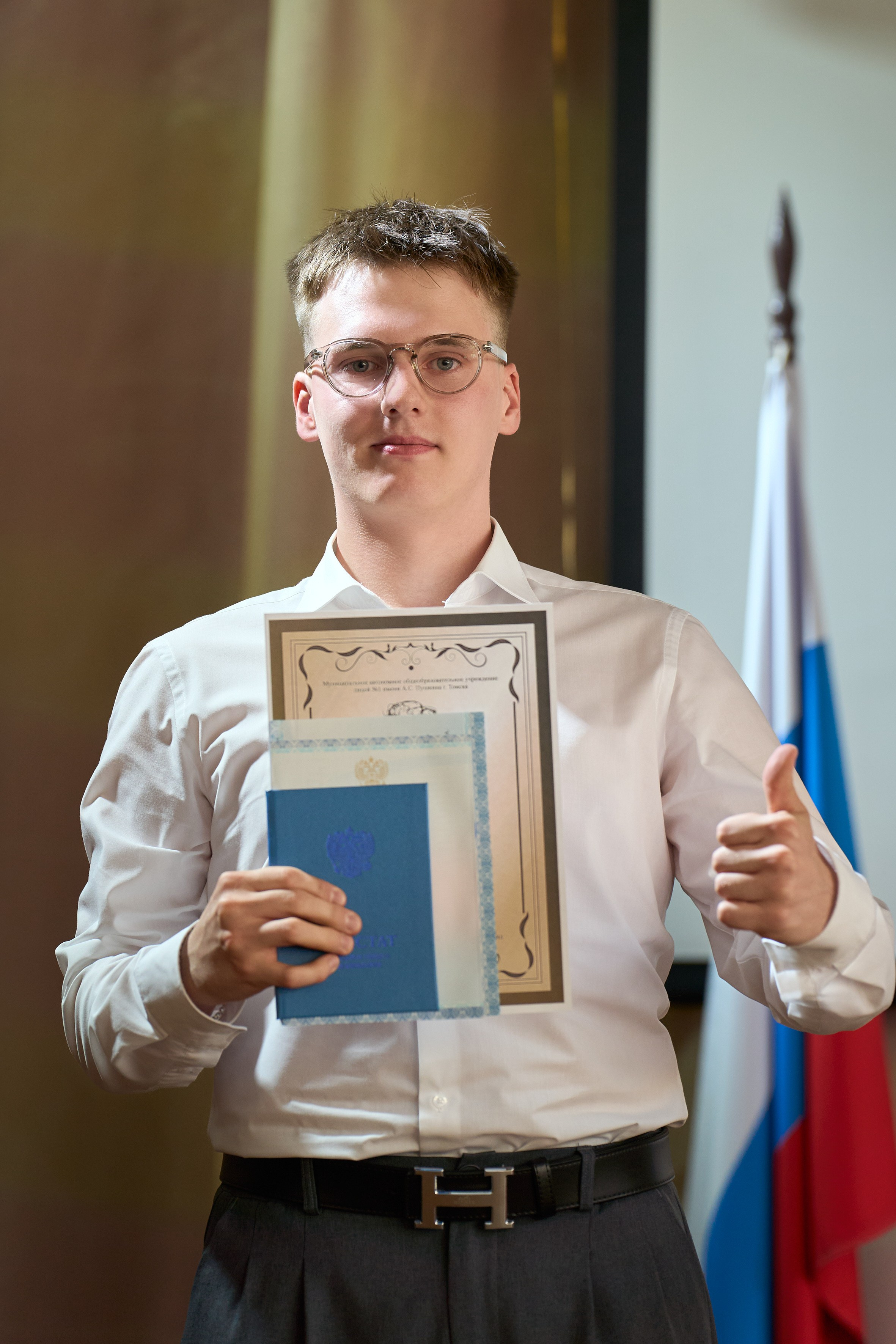 Вручение аттестатов 11 класс. Репортажный и портретный фотограф в Томске Ларионов Артём