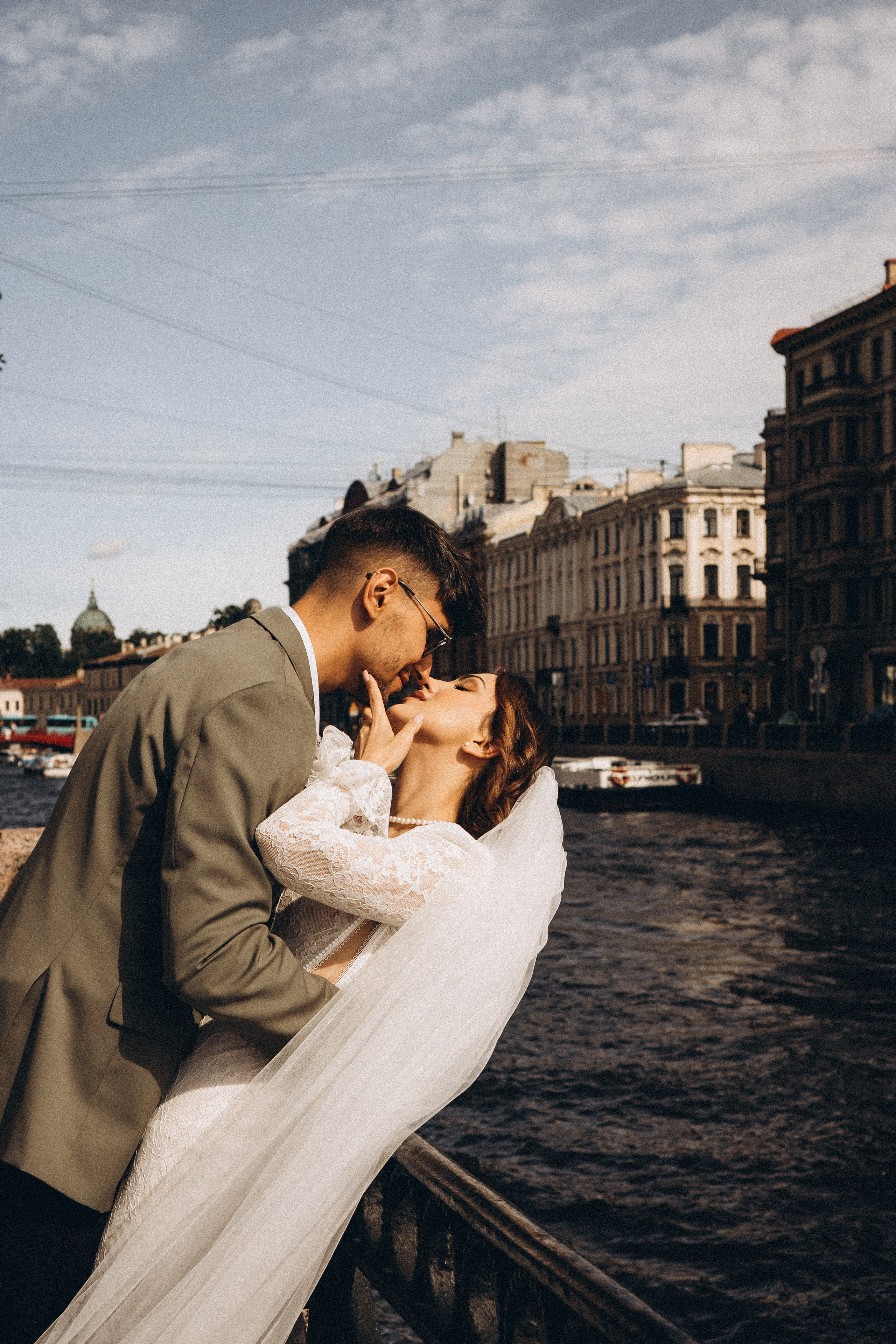 СВАДЕБНАЯ ПРОГУЛКА ВОЗЕ ИСАИКЕВСКОГО СОБОРА АСТОРИИ И ЗАКОНОДАЛЕТНОГО СОБРАНИЯ. Профессиональный фотограф, Санкт-Петербург — Виктория Богомолова