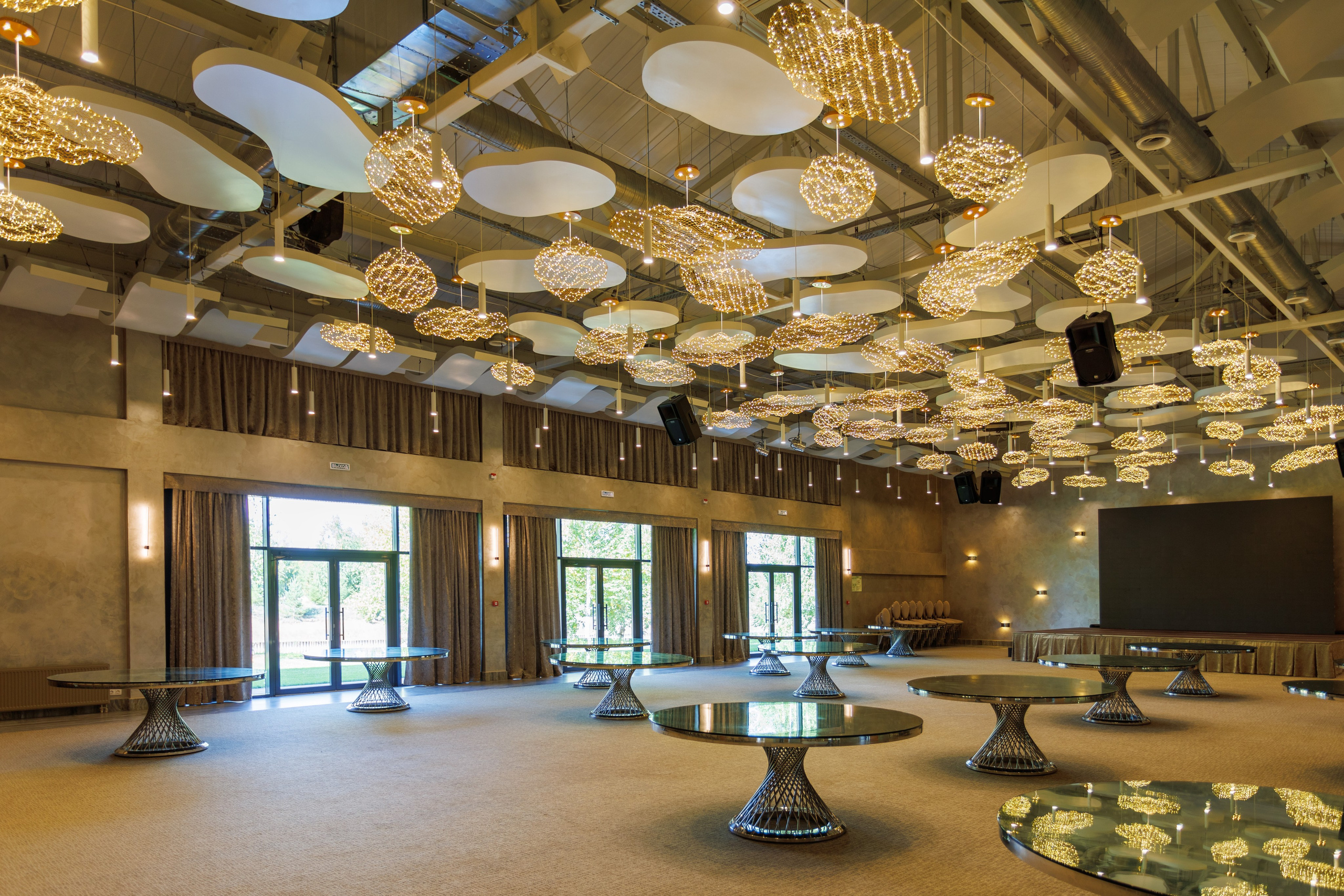 Интерьерные и экстерьерные съемки. Фотограф