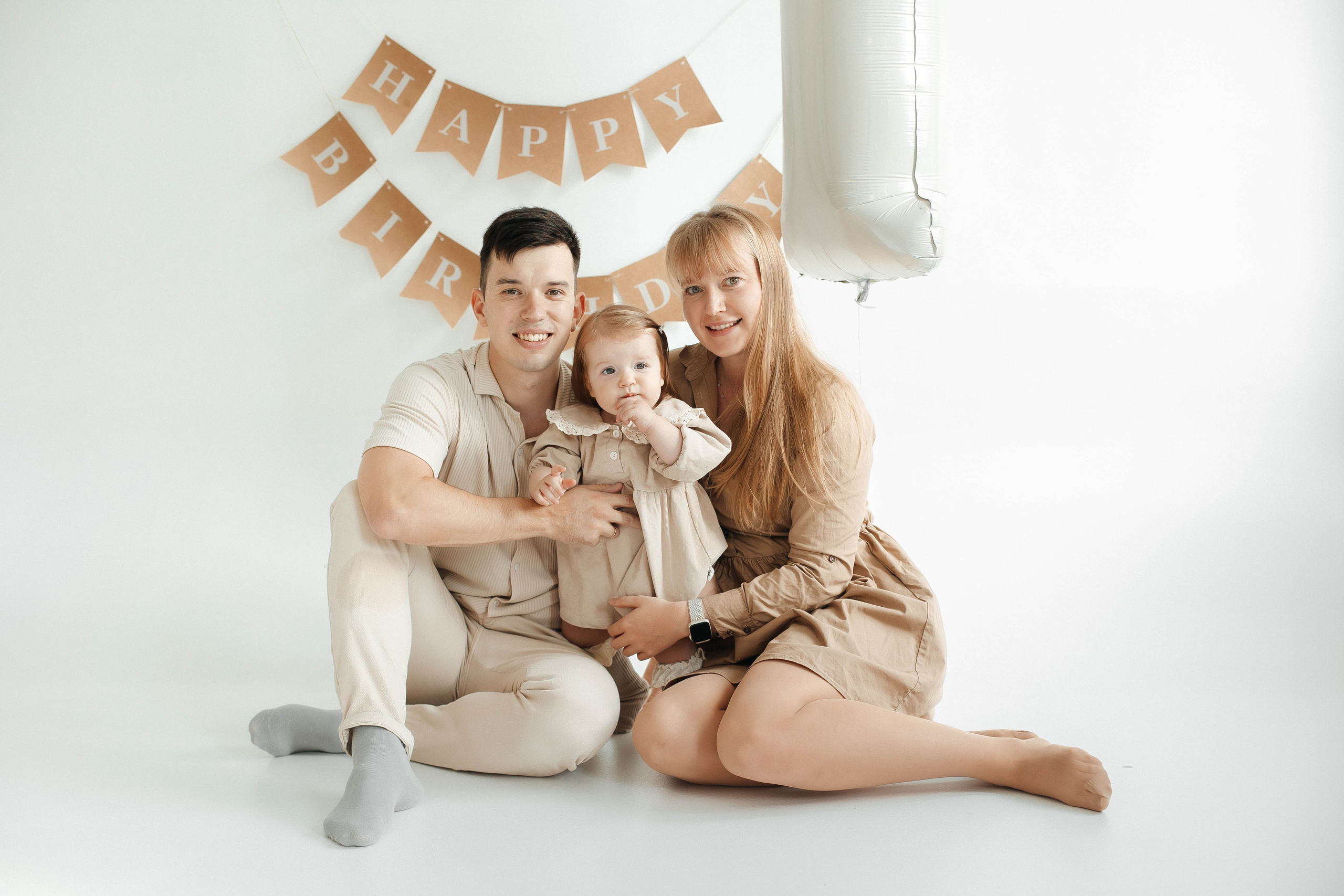 Лиза — 1 годик. «Первый год — первый праздник в кадре!». Виктория Ларина — Портретный профессиональный фотограф в Иркутске