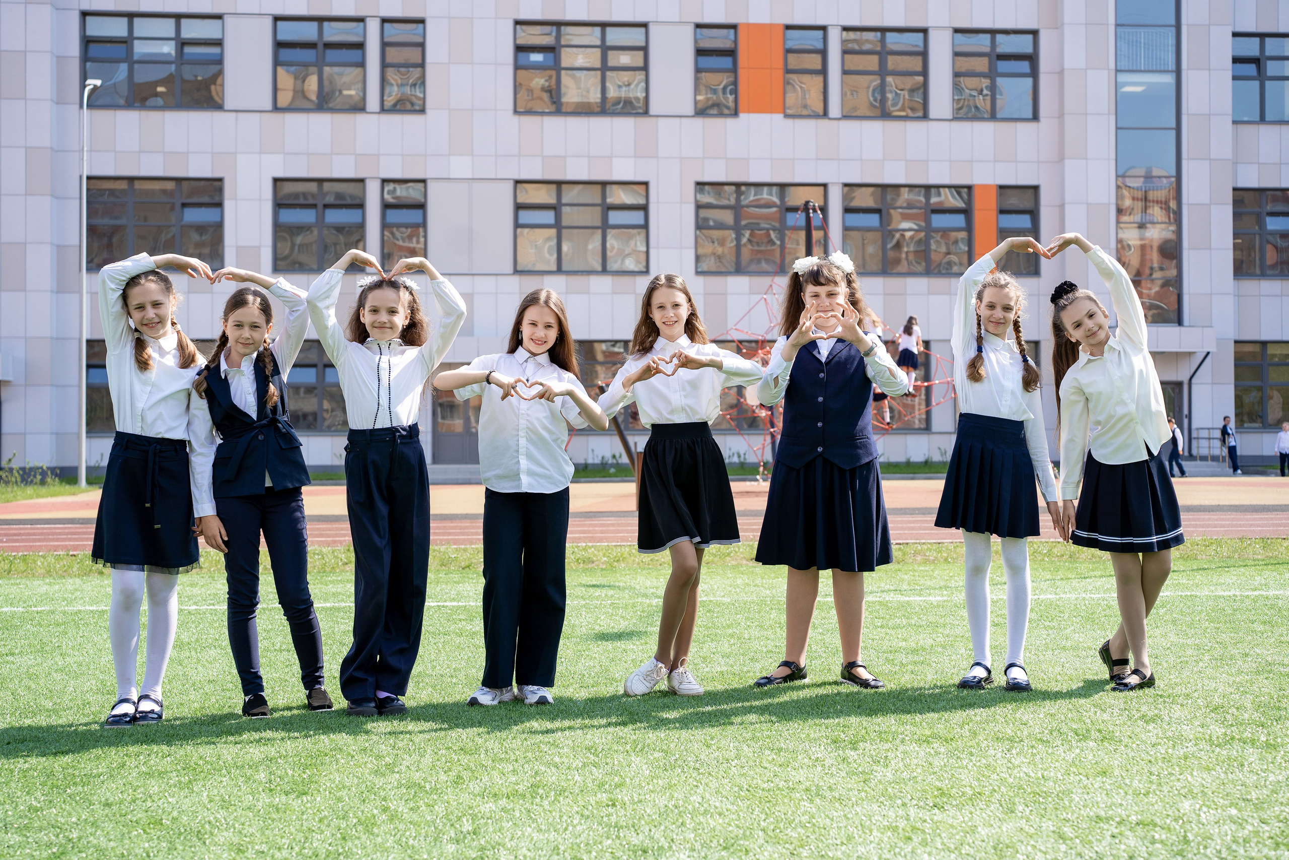 Прогулки в школьном дворе. Фотограф Казакова Анастасия