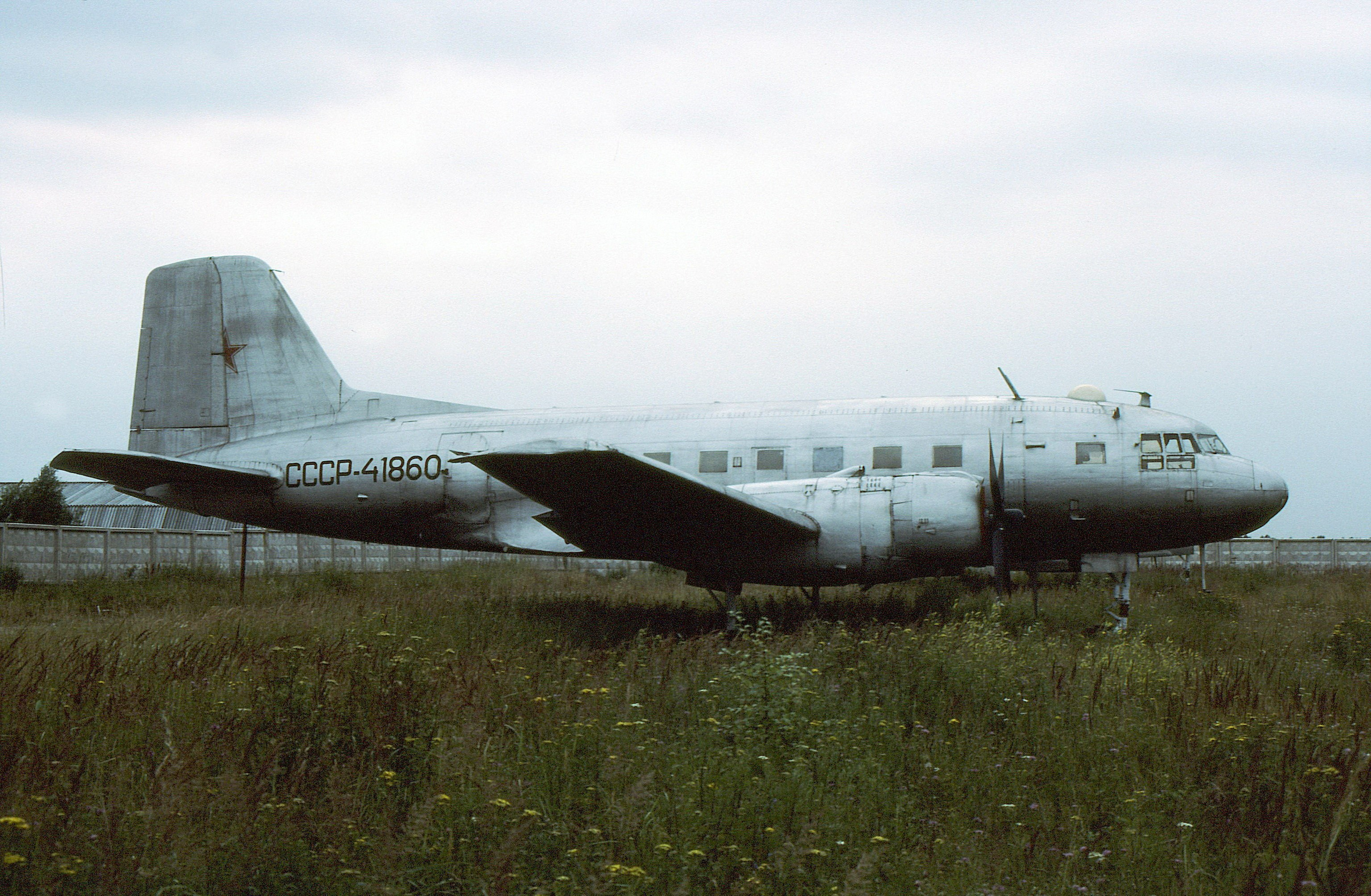 Ил-14 (Монино) — уничтожен. Фотоальбом показывающий увлекательный мир авиации и мир медведей Андрея Иванова