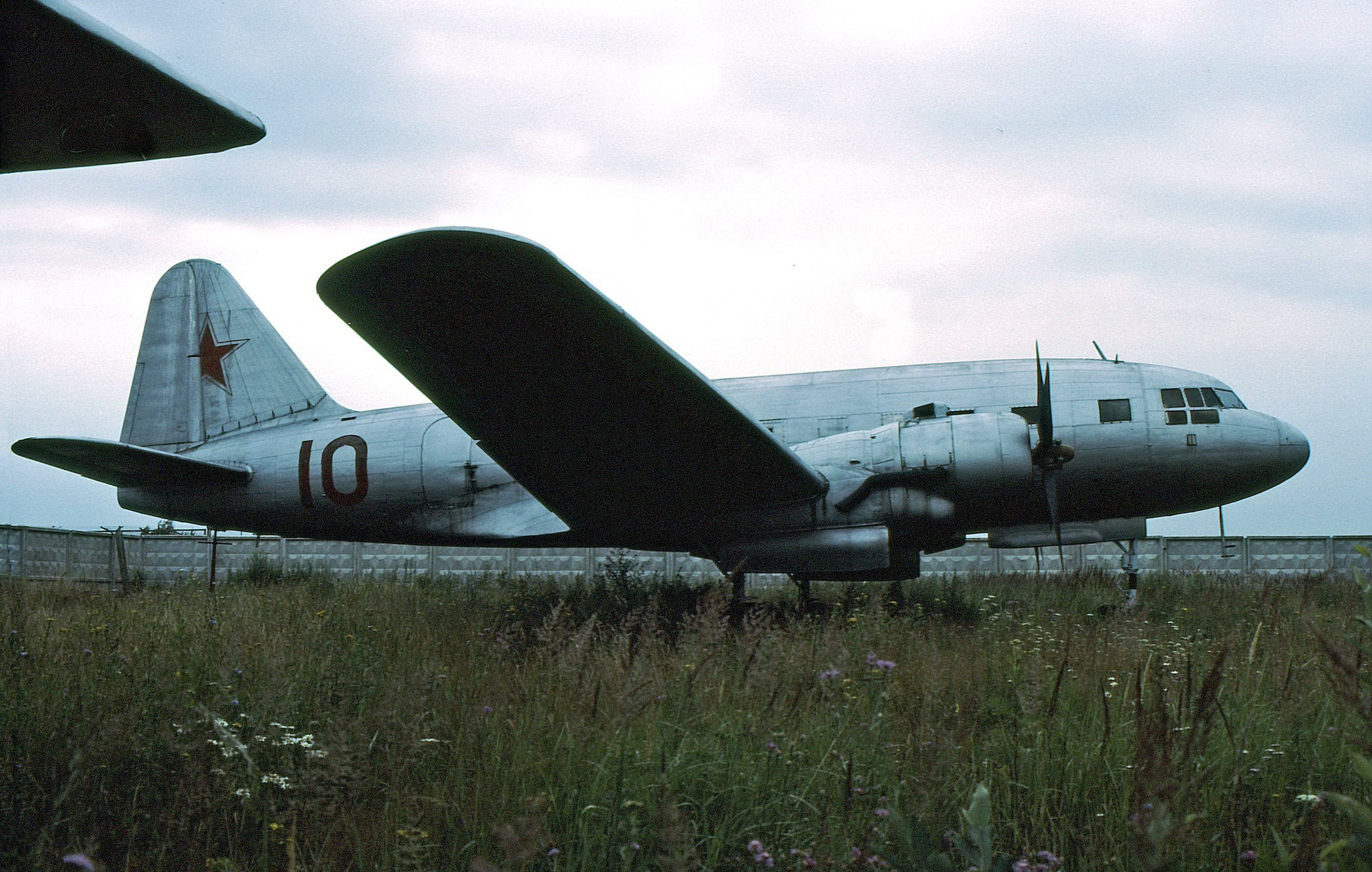 Ил-12 (Монино). Фотоальбом показывающий увлекательный мир авиации и мир медведей Андрея Иванова