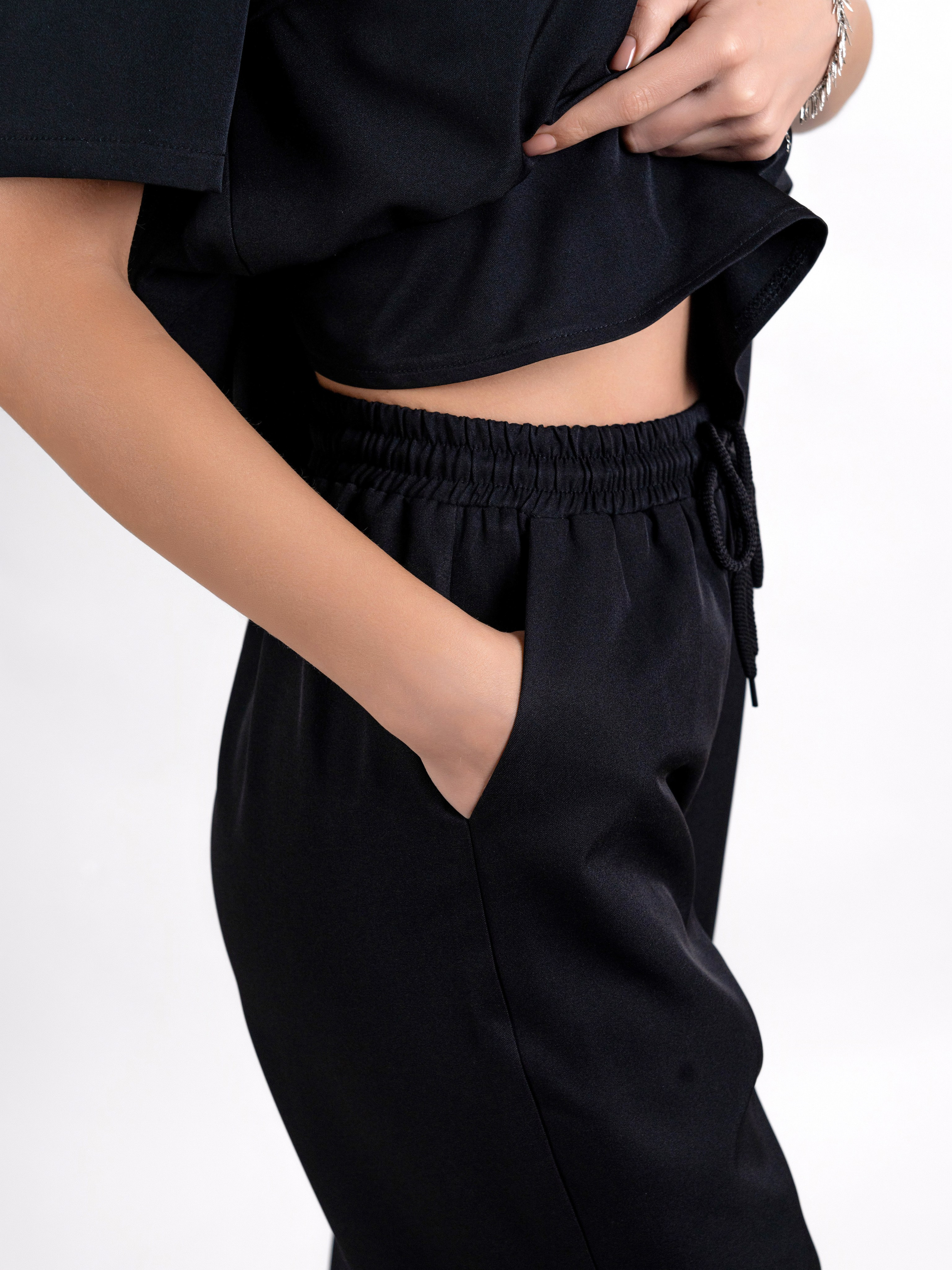 Медицинский халат, съемка для маркетплейсов, модельная съемка. Олейник Денис — предметный фотограф, фотограф для маркетплейсов в Казани