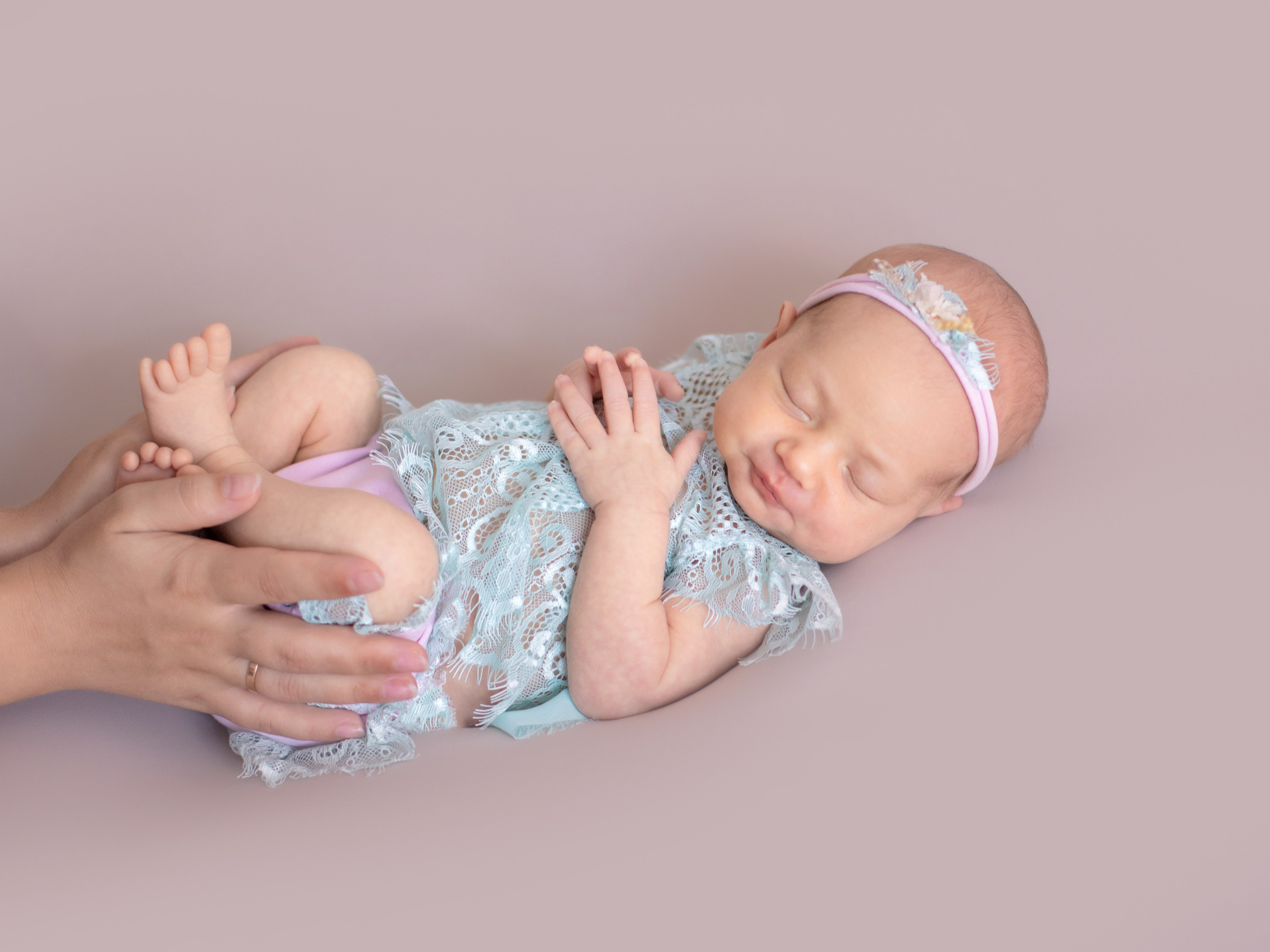 фотограф новорождённых Волгоград Волжский с выездом на дом. фотосессия двойни Волгоград Волжский. милые ньюборн фотографии Волгоград Волжский. фотограф новорождённых Волгоград Волжский на дому. фотограф новорождённого ребёнка Волгоград Волжский на дому