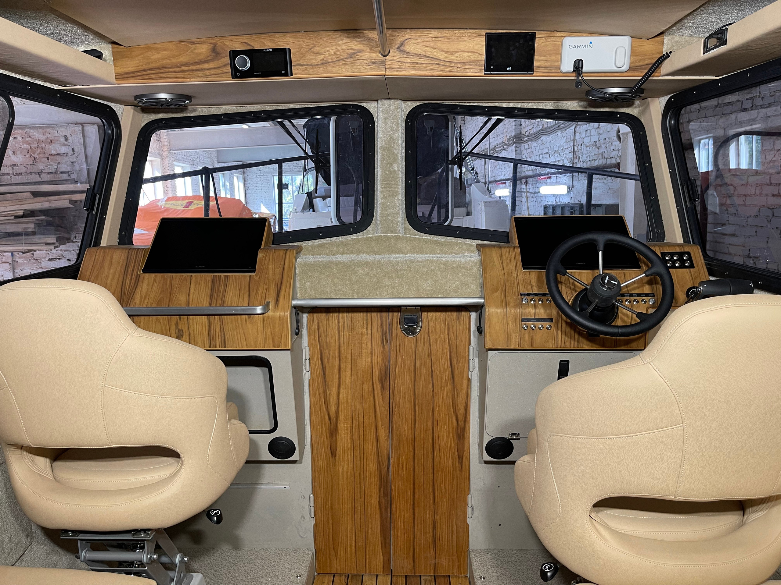 Дизайн персонализации Алюминиевого катера Weldcraft Cuddy King 300 OS. Design Yachts and Cars