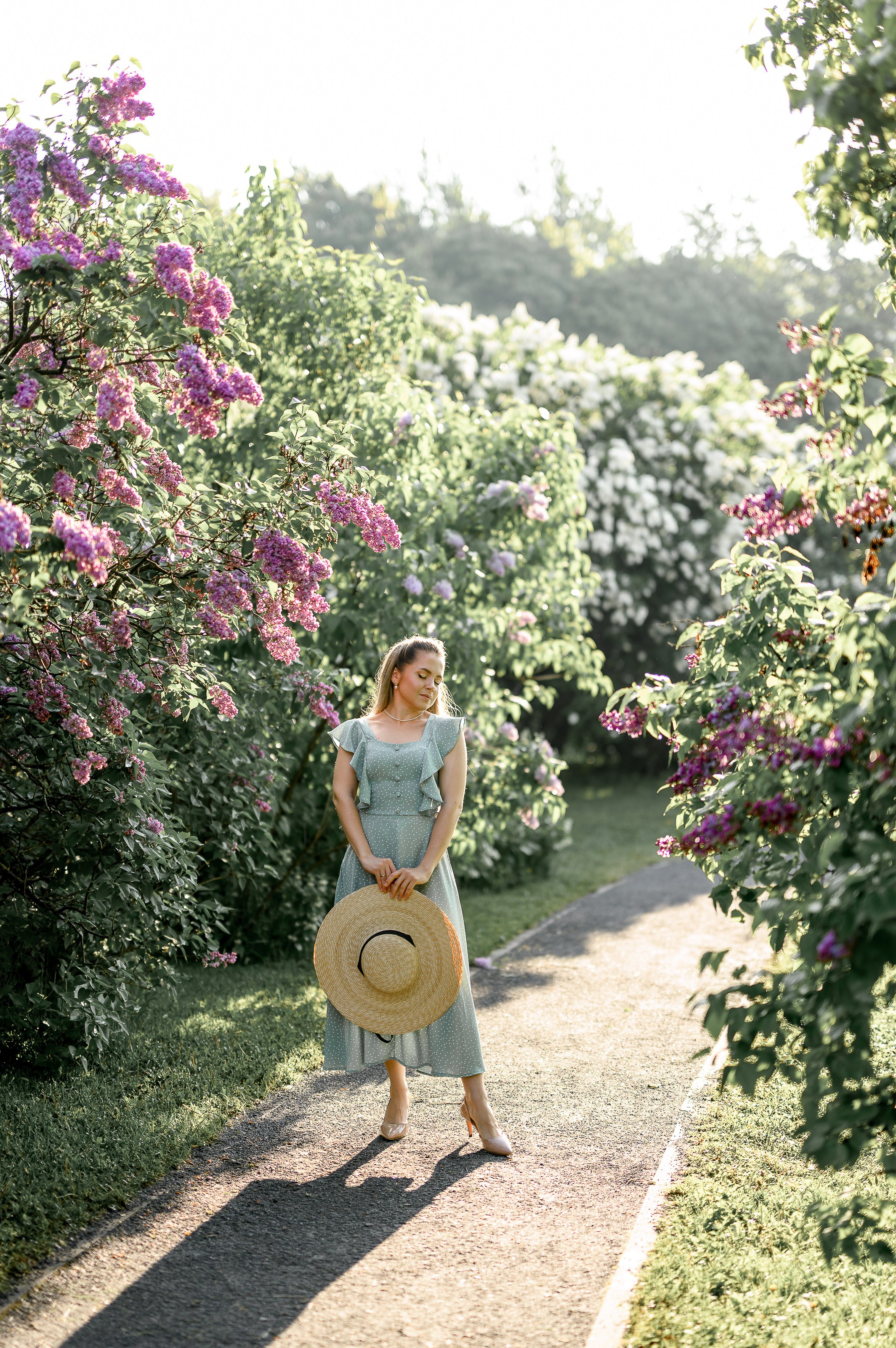 Анастасия. Фотосессия в цветении в Сиреневом саду в Москве. Semerlina.ru
