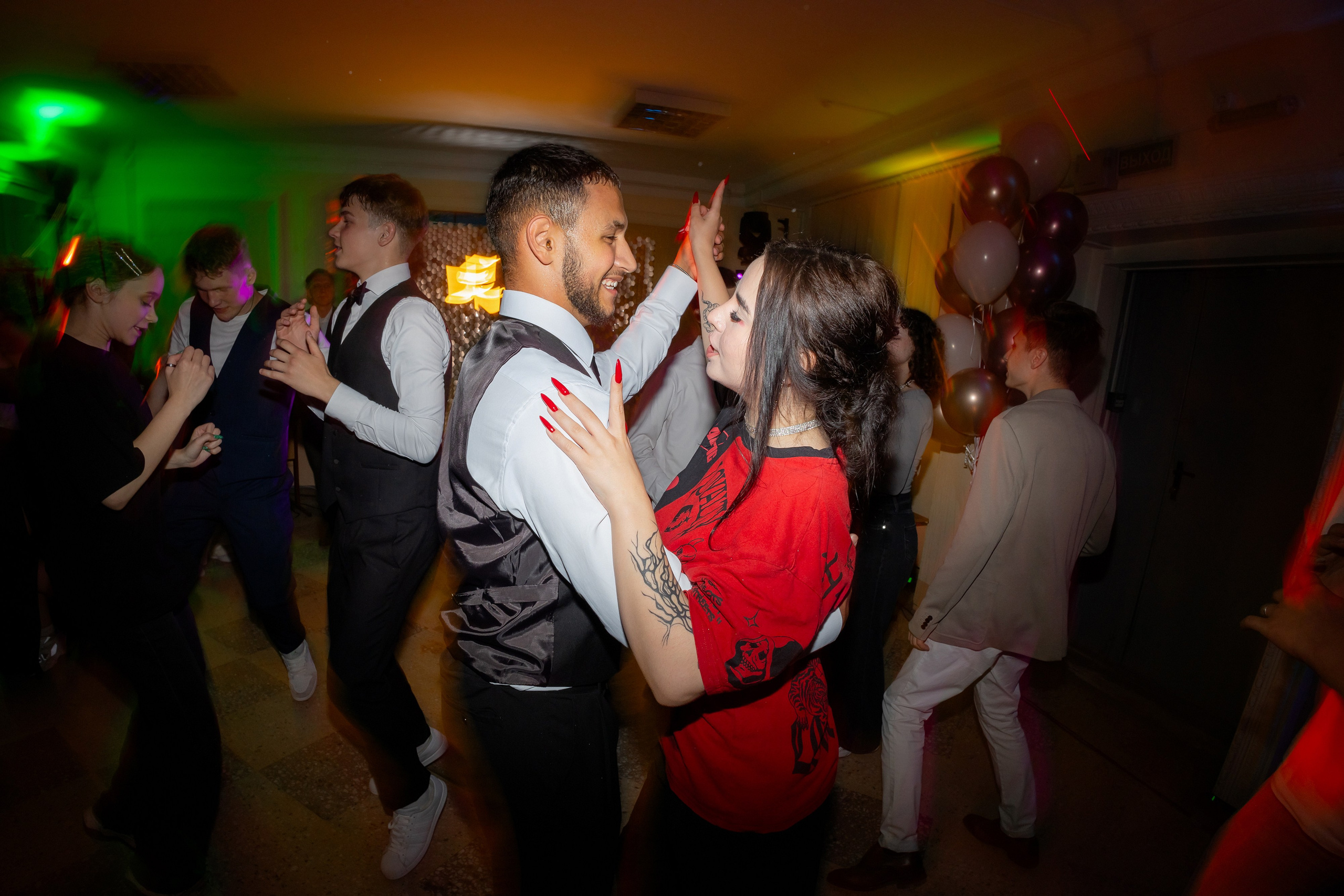 Школьный выпускной 2024 год в Соколе (Минск). Свадебный фотограф в Минске/Беларуси Сергей Спиридонов