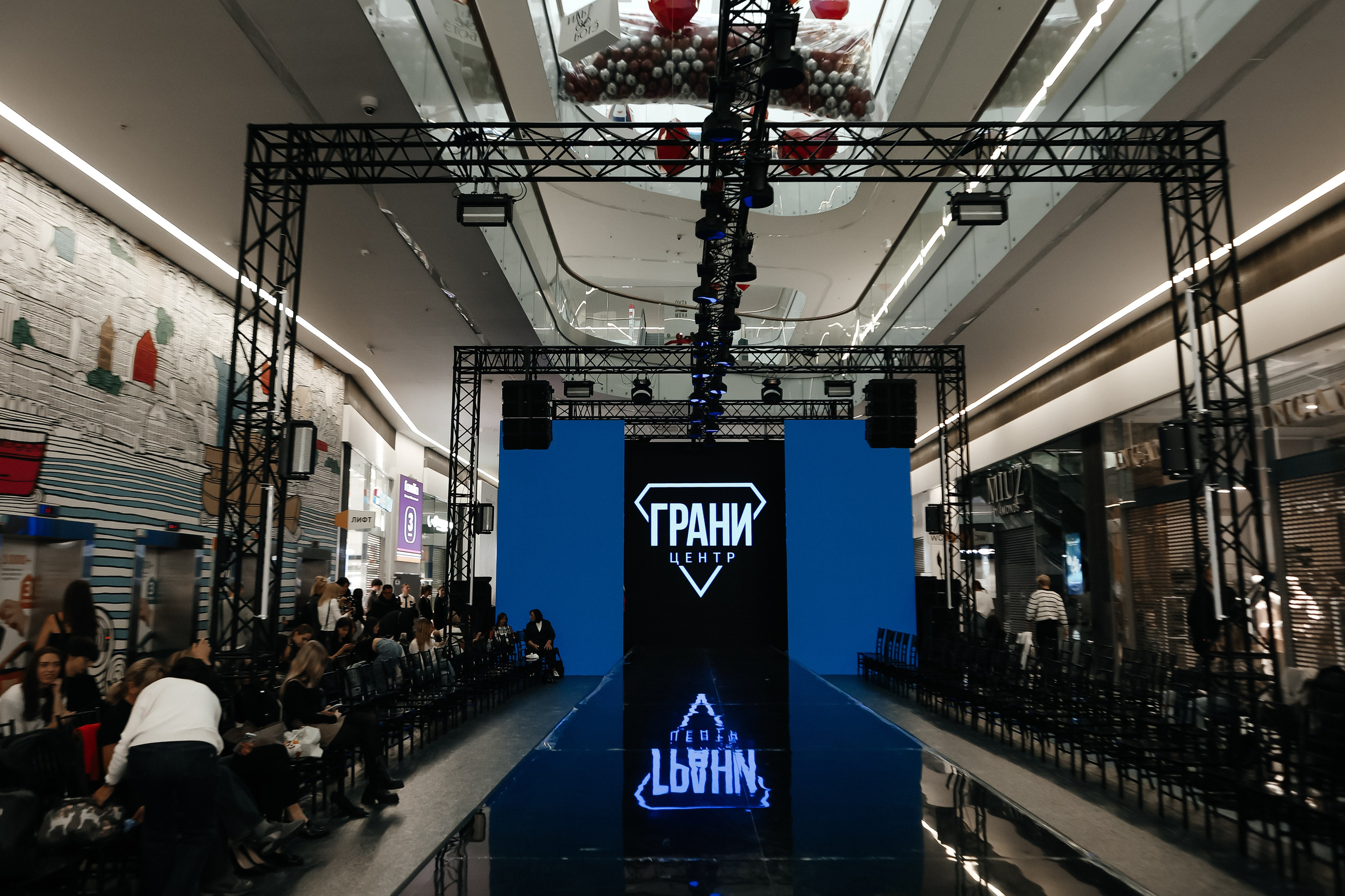 Санкт-Петербург " На яркой стороне» Охта Молл 2024. Свадебный фотограф FOTOKEYT