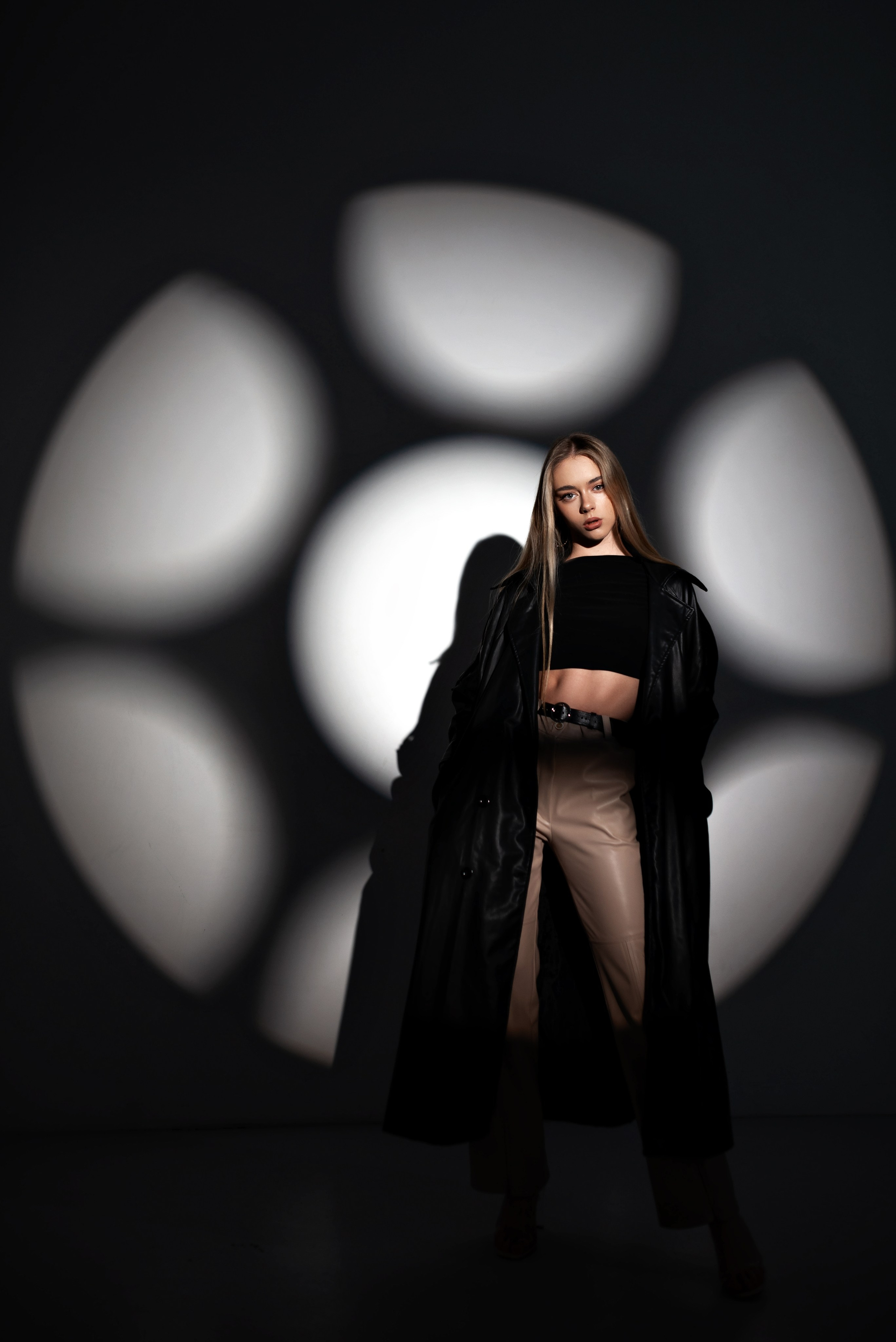 Фотосъемка в белье и черном плаще. Фотограф в Витебске Сергей Томашев