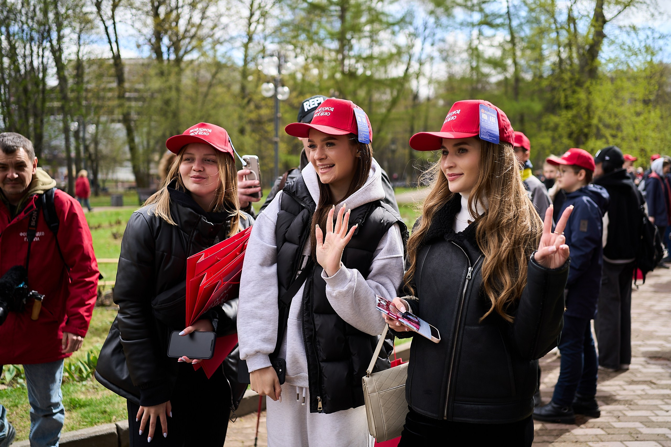 Субботник у Управления делами Мэра и Правительства Москвы. Фотограф и Видеограф в Москве. Олег Корушев