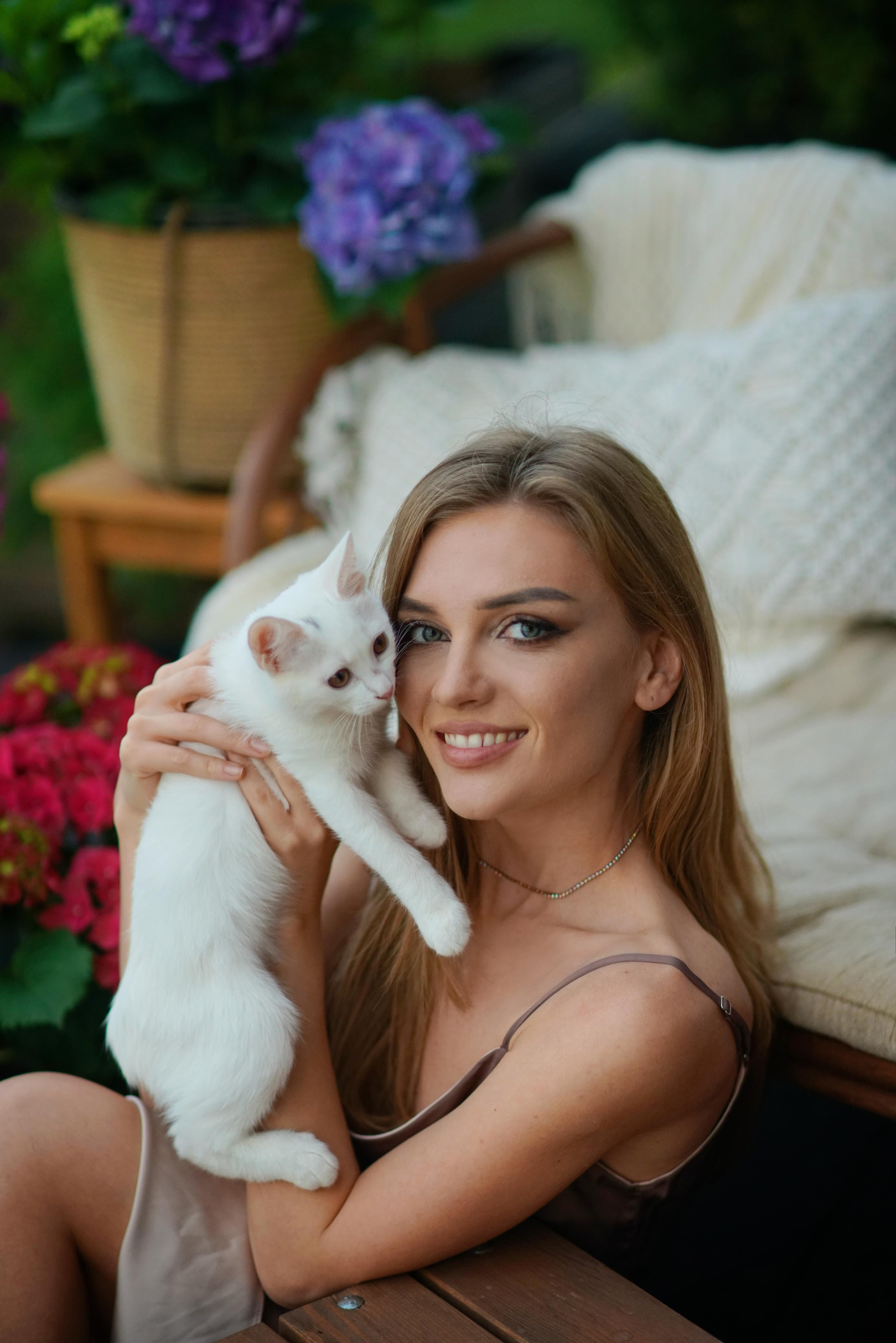 Даша, гортензии. Фотодача — загородный дом для съемок в Домодедово, Московская область