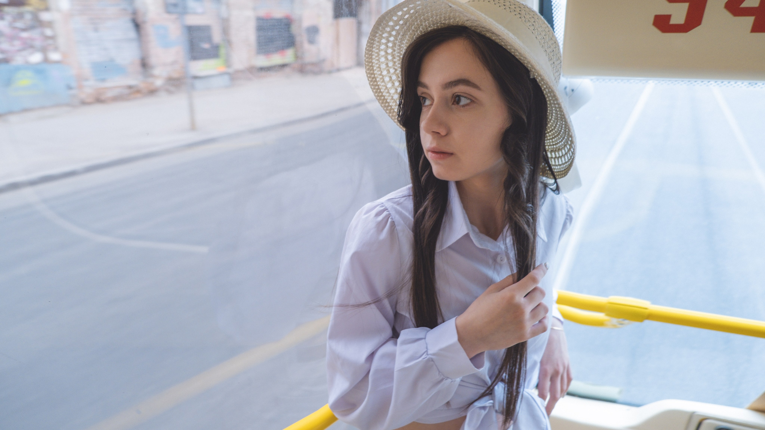 Карина. На трамвае по городу. Дмитрий Пропадалин, Нейрофотография