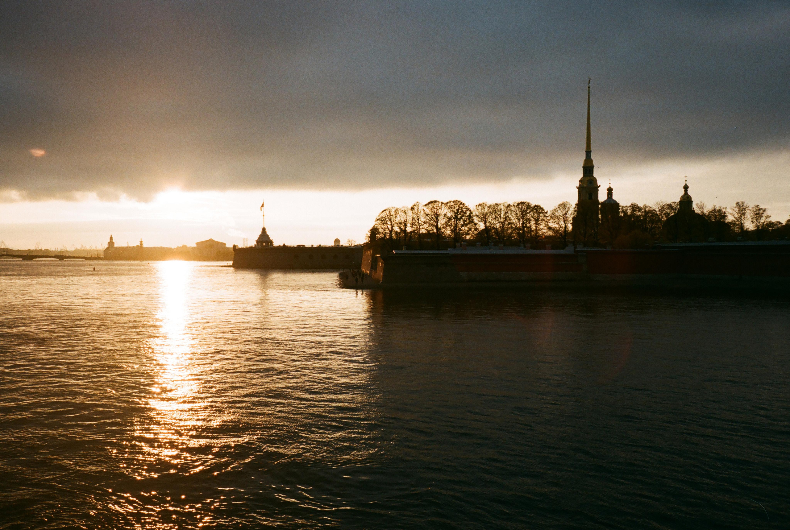 Фотографии цветные. Свадебный и семейный пленочный фотограф в Петербурге Истомина Ирина