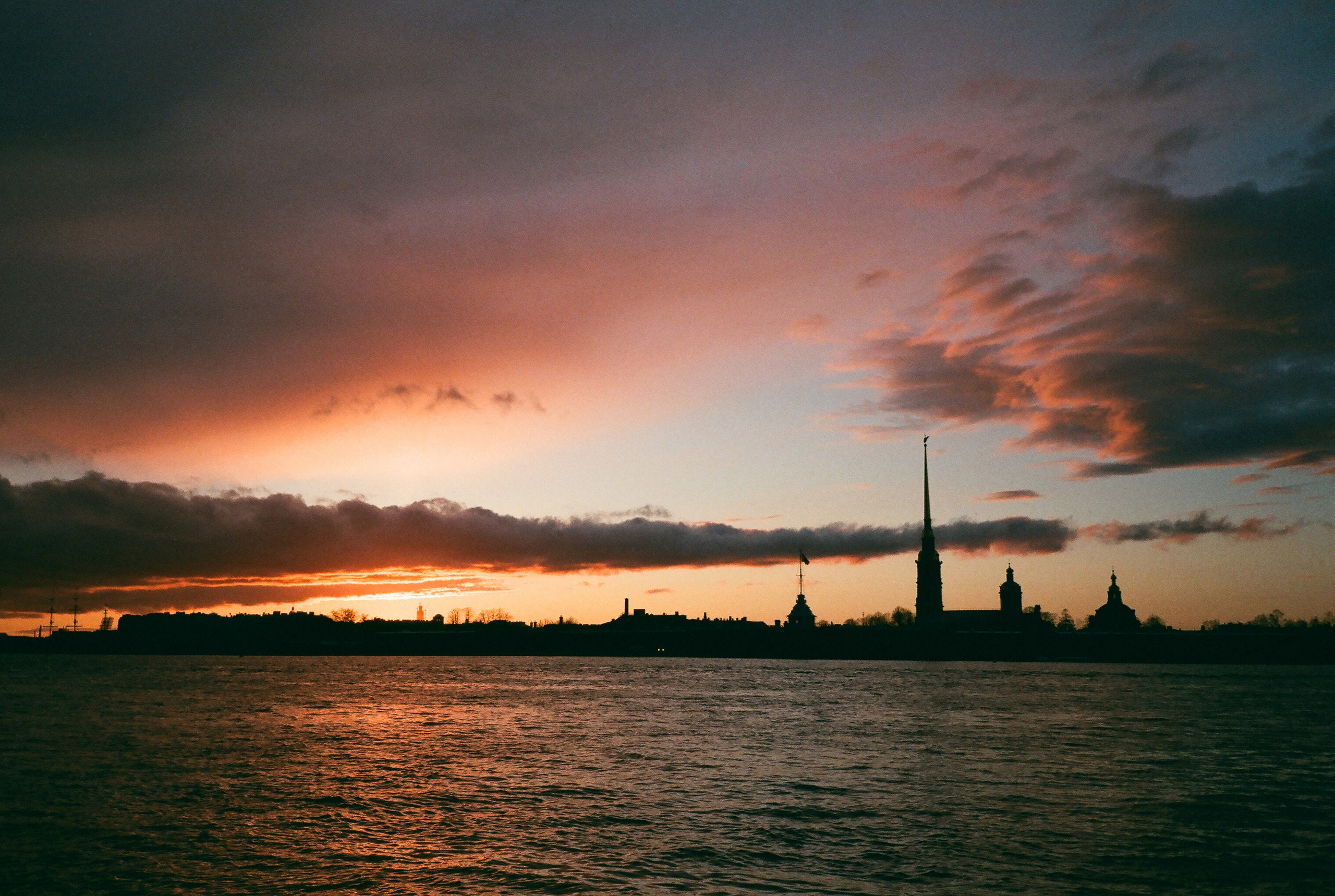 Фотографии цветные. Свадебный и семейный пленочный фотограф в Петербурге Истомина Ирина