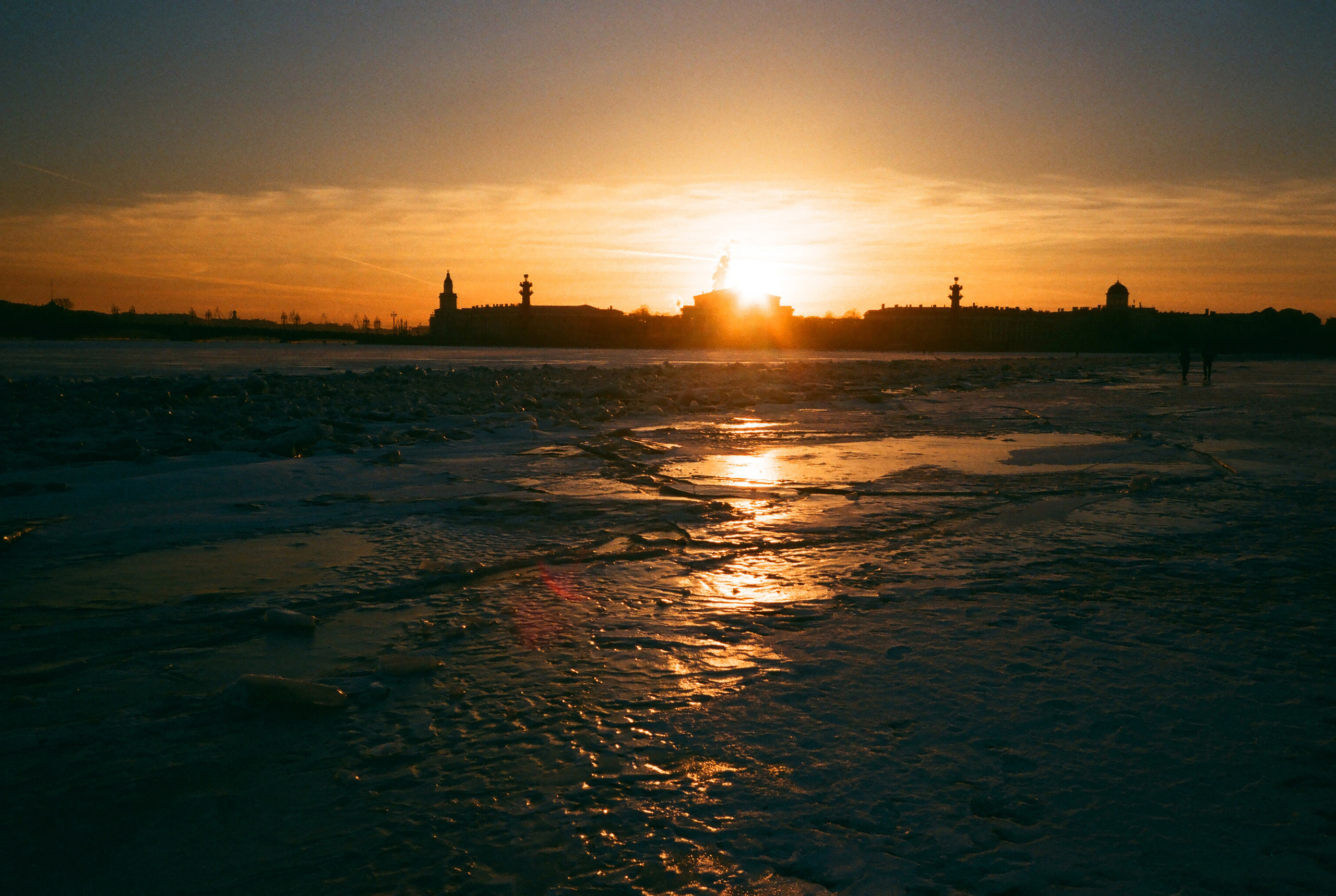 Фотографии цветные. Свадебный и семейный пленочный фотограф в Петербурге Истомина Ирина