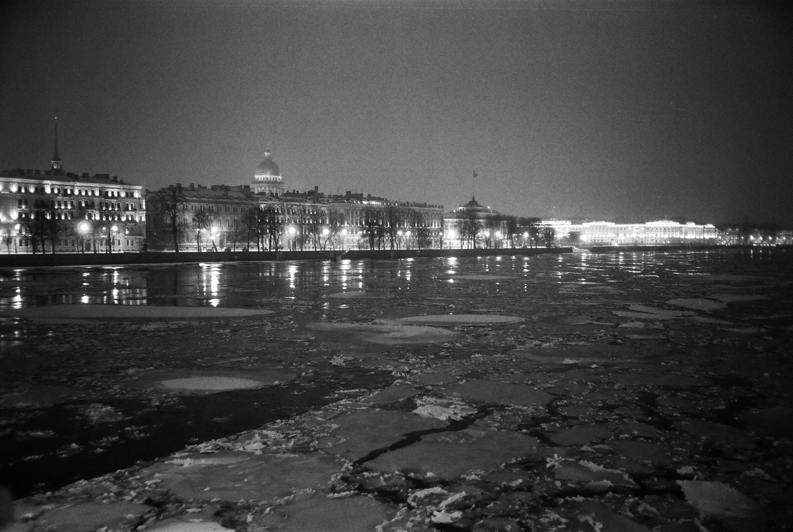 Фотографии черно-белые. Свадебный и семейный пленочный фотограф в Петербурге Истомина Ирина