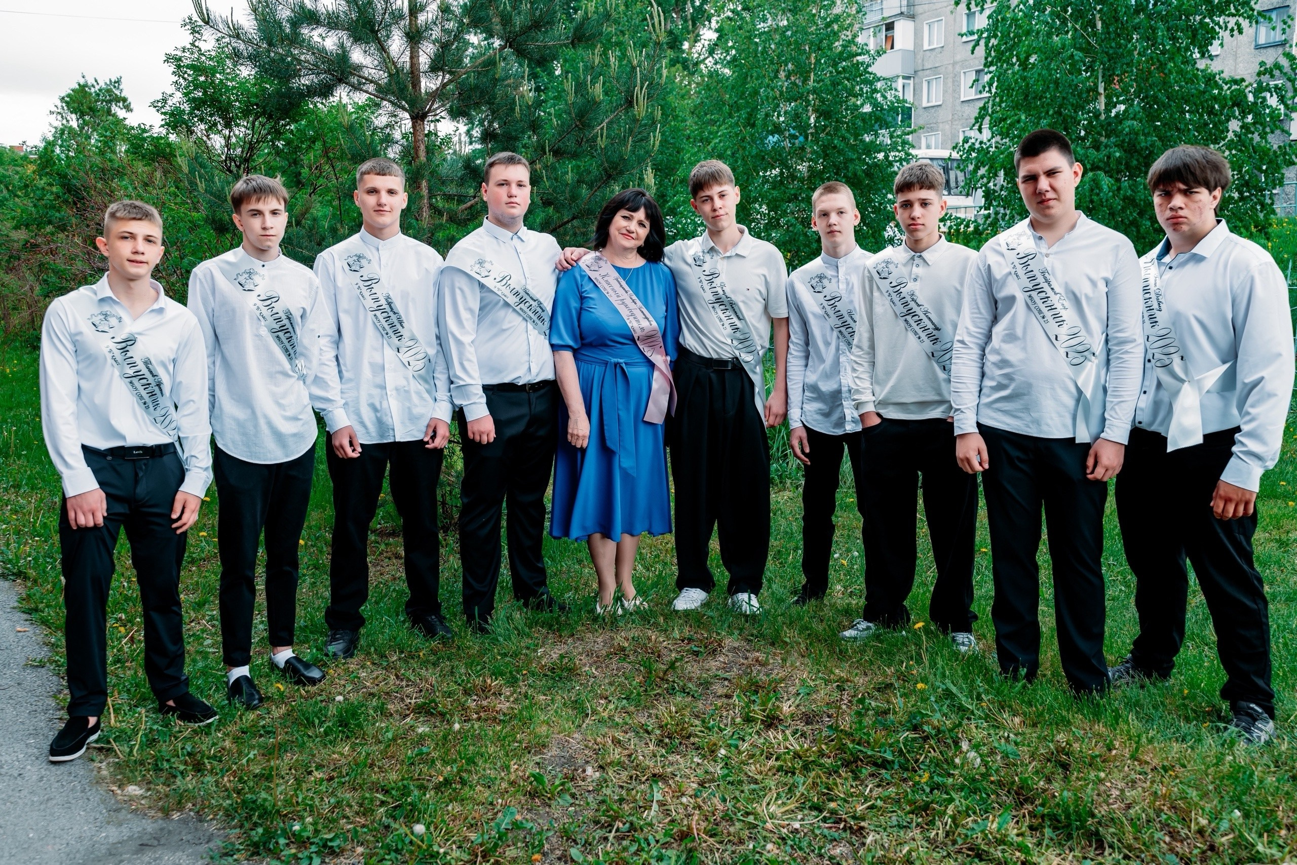 Последний звонок 2025 школа 25. Фотограф Алёна Царькова. Киселевск