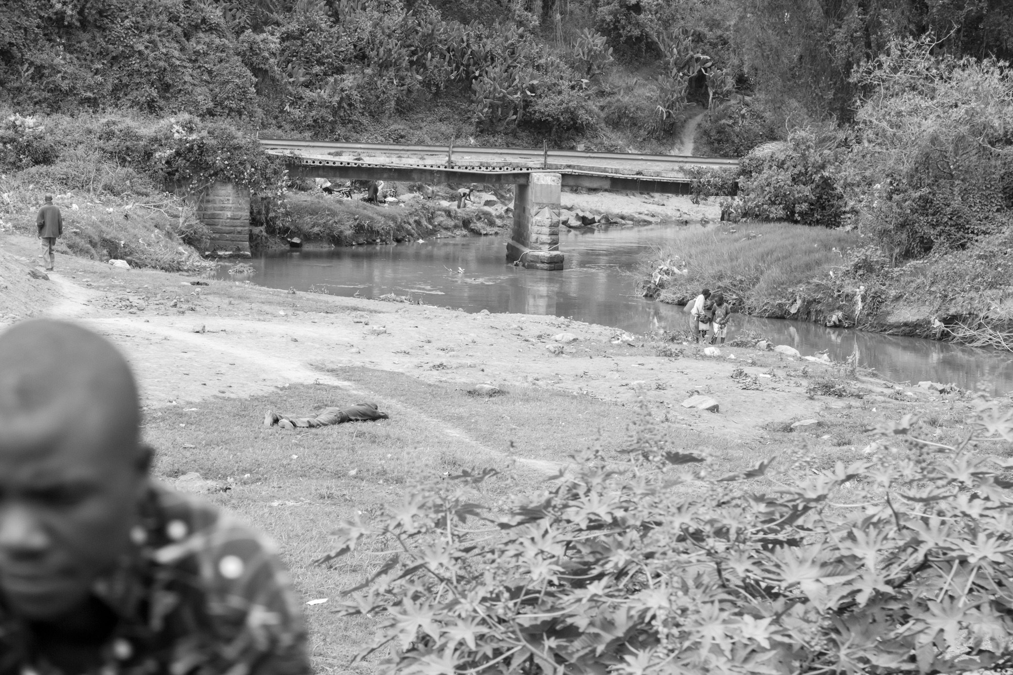 Кения. На обочине дороги. Фотограф Алексей Скоробогатько