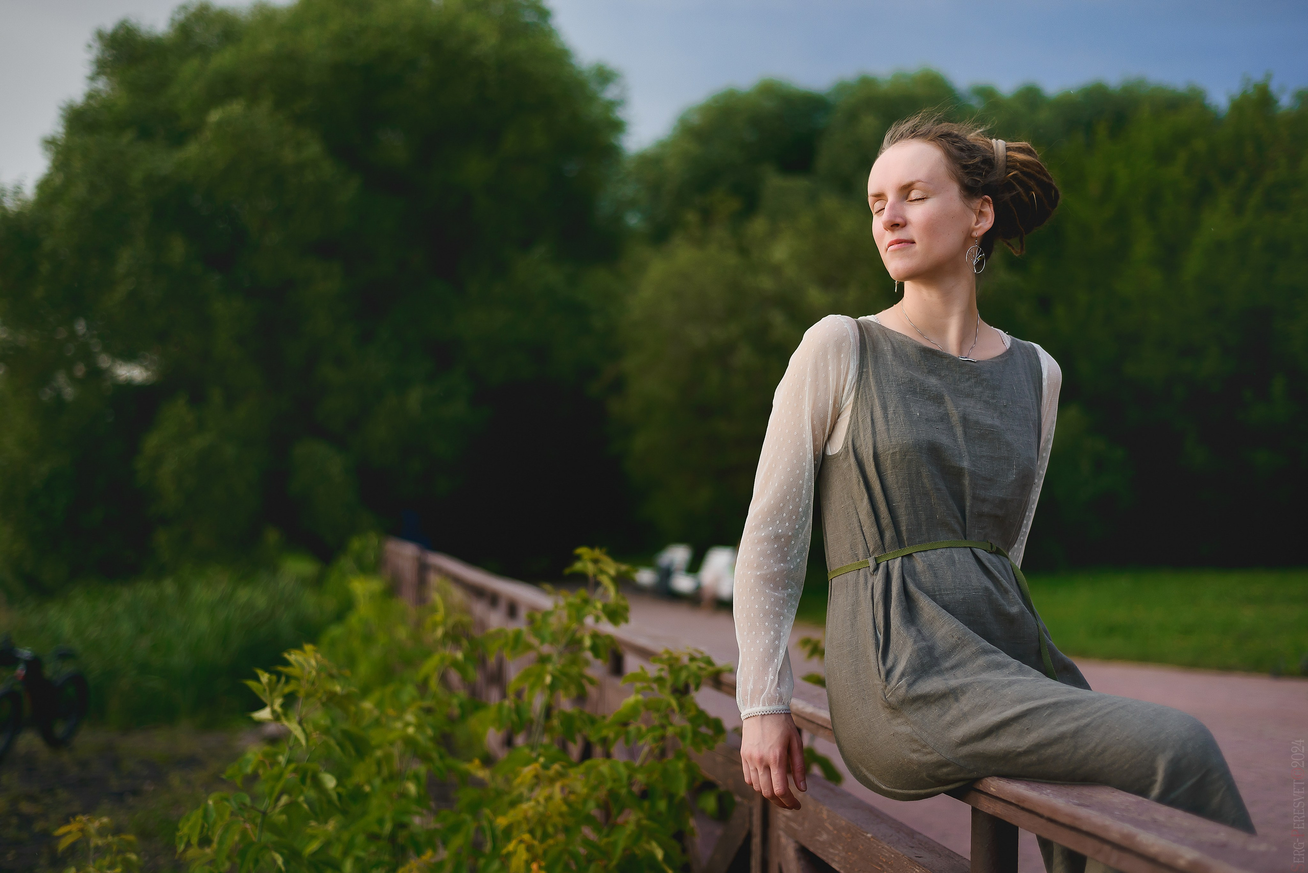 Фотосессия для девушек на природе в Москве - фотограф Сергей Пересвет. Ваш фотограф на праздник в Москве, Раменском, Жуковском, Люберцах