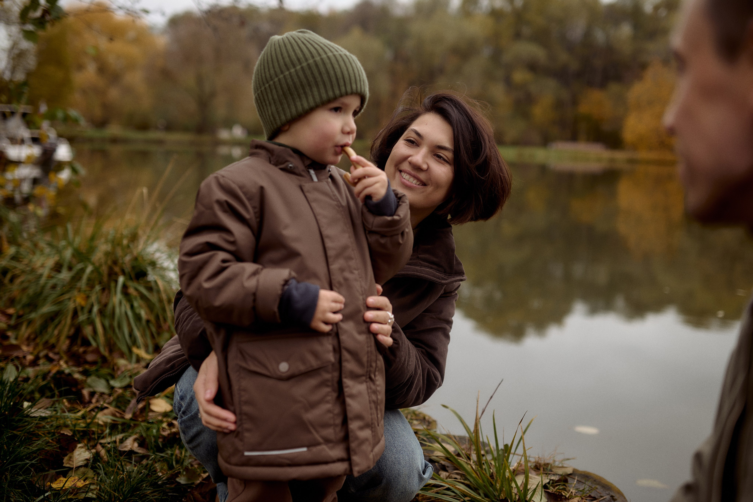 Вова, Юля и Максим в осеннем парке. Семейный и свадебный lifestyle-фотограф в Москве Мария Петрова