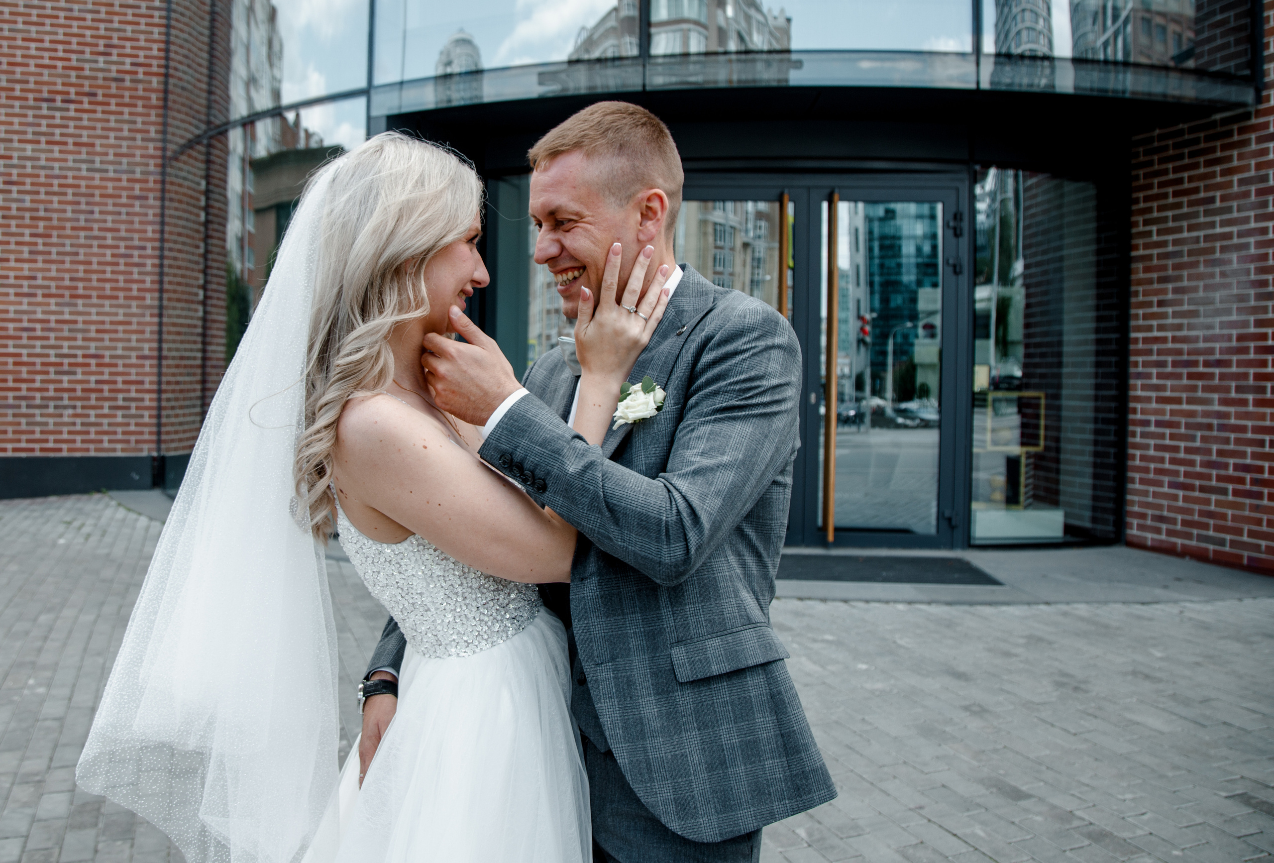 Прогулка после Загса Костя и Катюша. Свадебный и семейный фотограф Ибрагимова Мария из Екатеринбурга