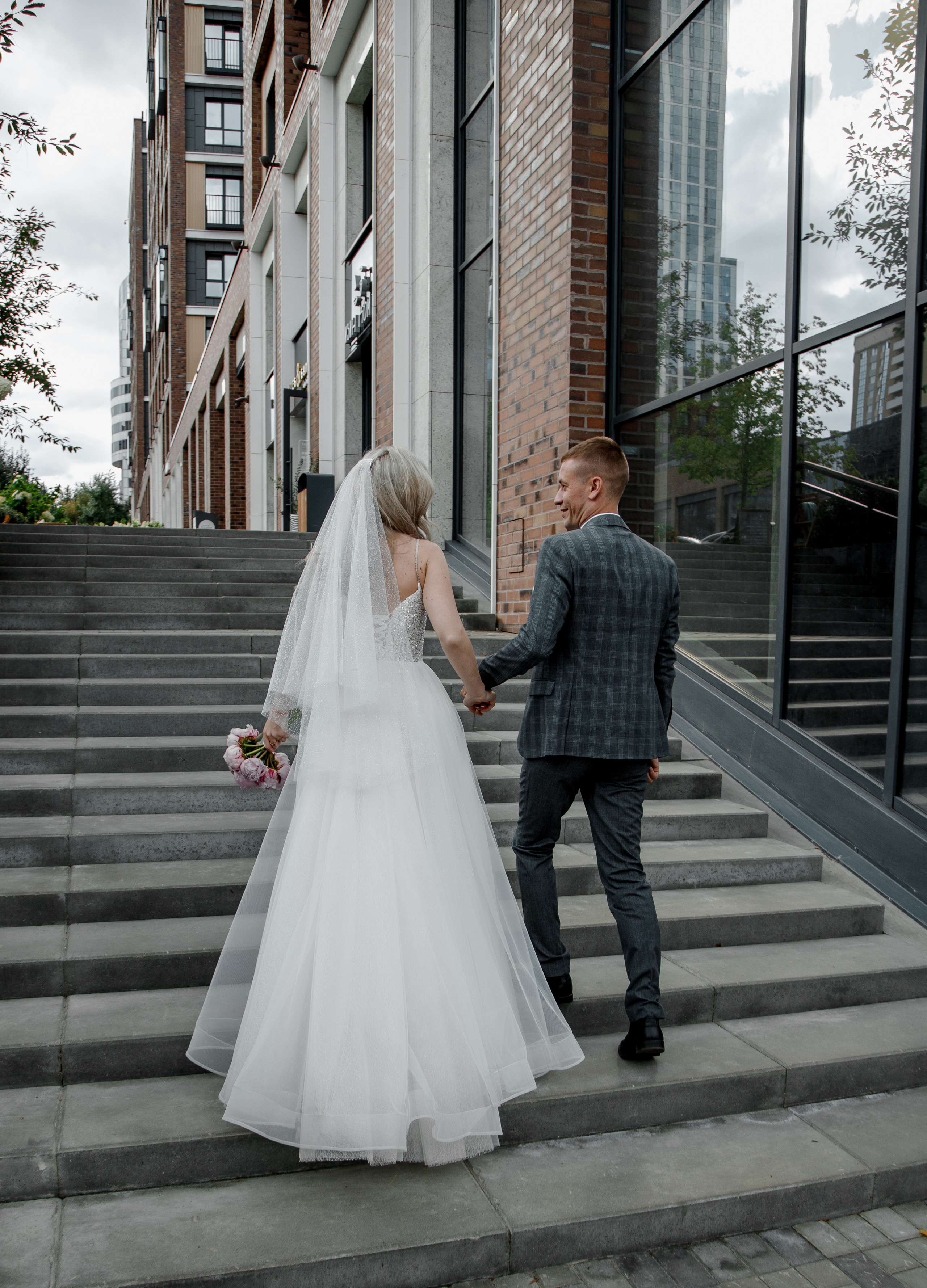 Прогулка после Загса Костя и Катюша. Свадебный и семейный фотограф Ибрагимова Мария из Екатеринбурга