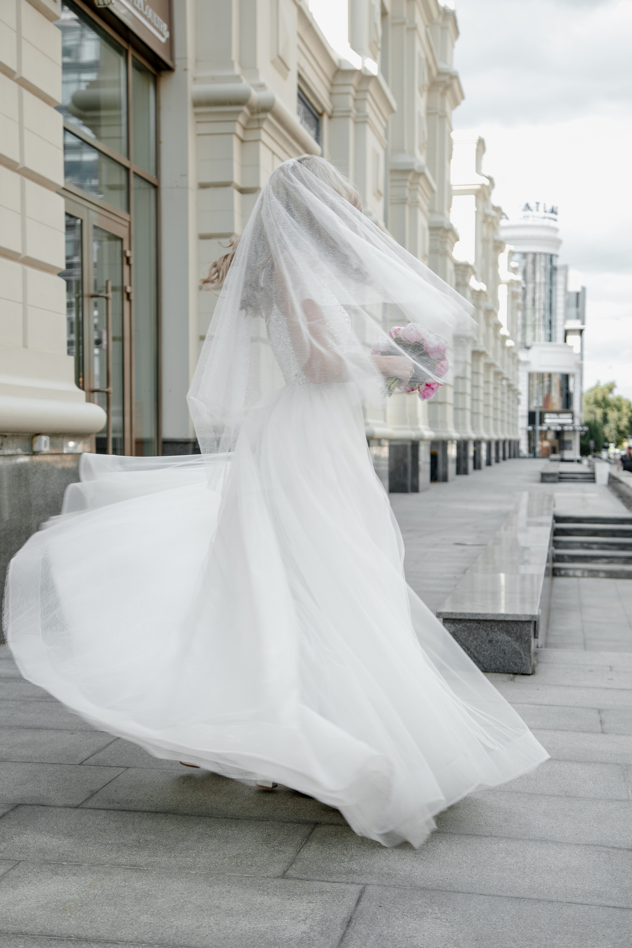 Прогулка после Загса Костя и Катюша. Свадебный и семейный фотограф Ибрагимова Мария из Екатеринбурга