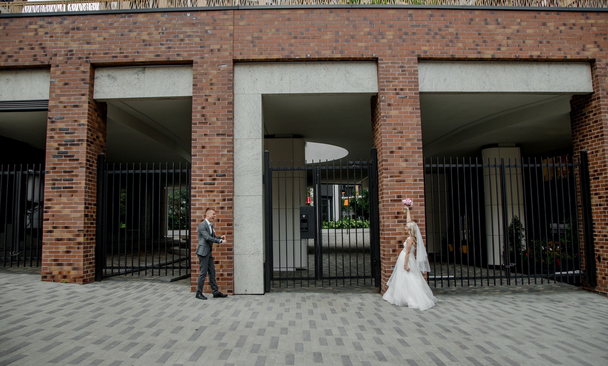 Прогулка после Загса Костя и Катюша. Свадебный и семейный фотограф Ибрагимова Мария из Екатеринбурга