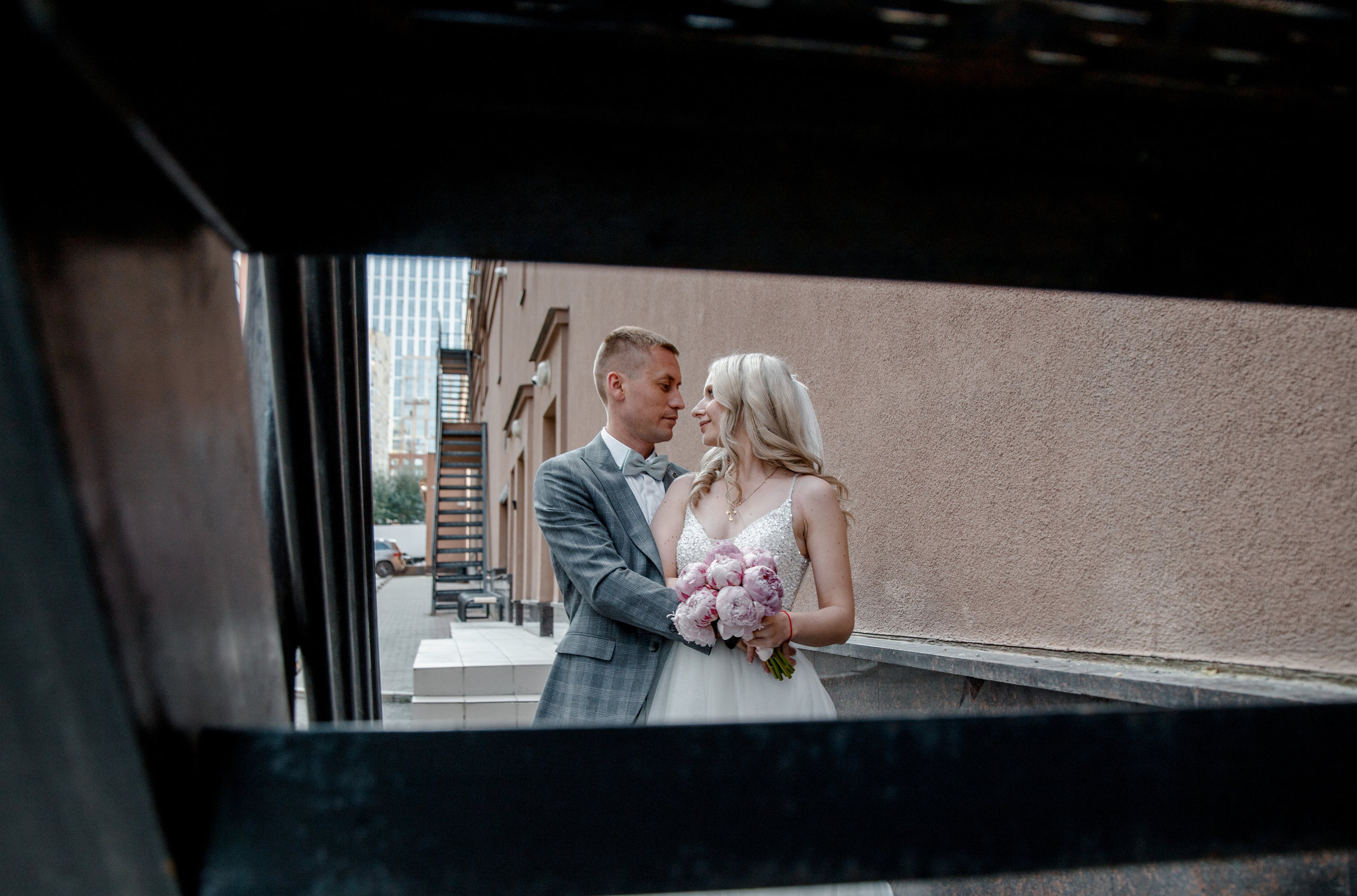 Прогулка после Загса Костя и Катюша. Свадебный и семейный фотограф Ибрагимова Мария из Екатеринбурга