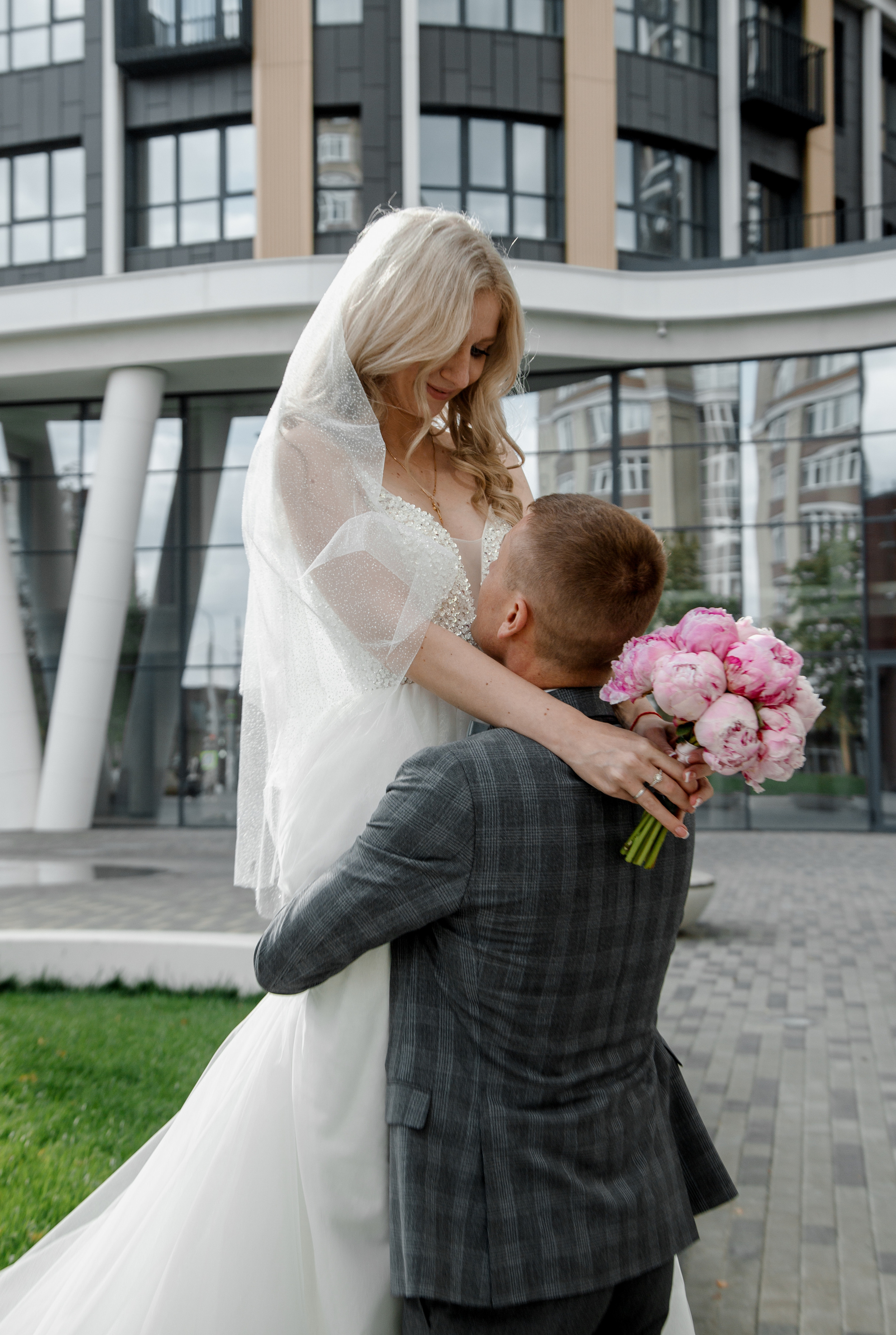 Прогулка после Загса Костя и Катюша. Свадебный и семейный фотограф Ибрагимова Мария из Екатеринбурга