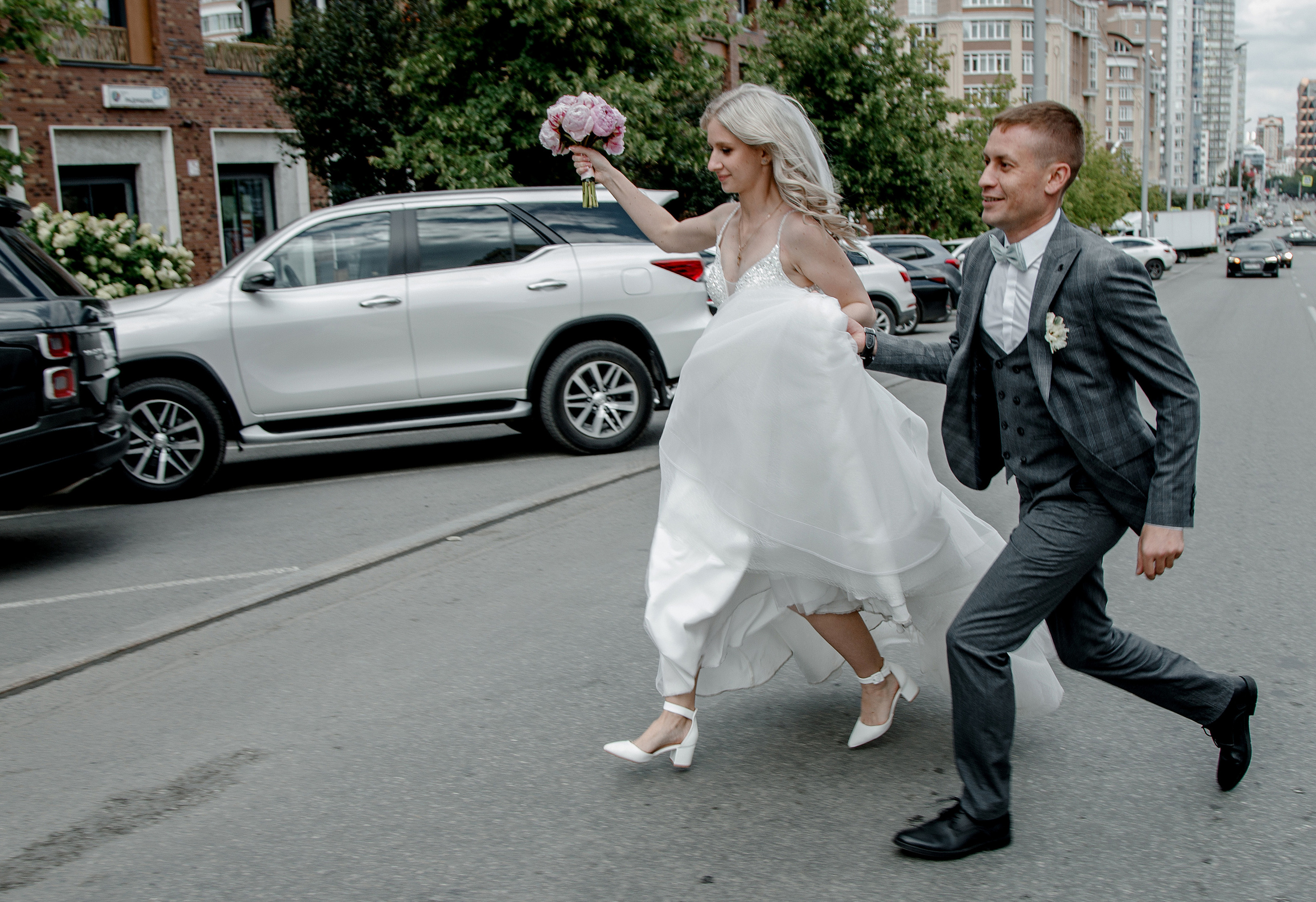 Прогулка после Загса Костя и Катюша. Свадебный и семейный фотограф Ибрагимова Мария из Екатеринбурга