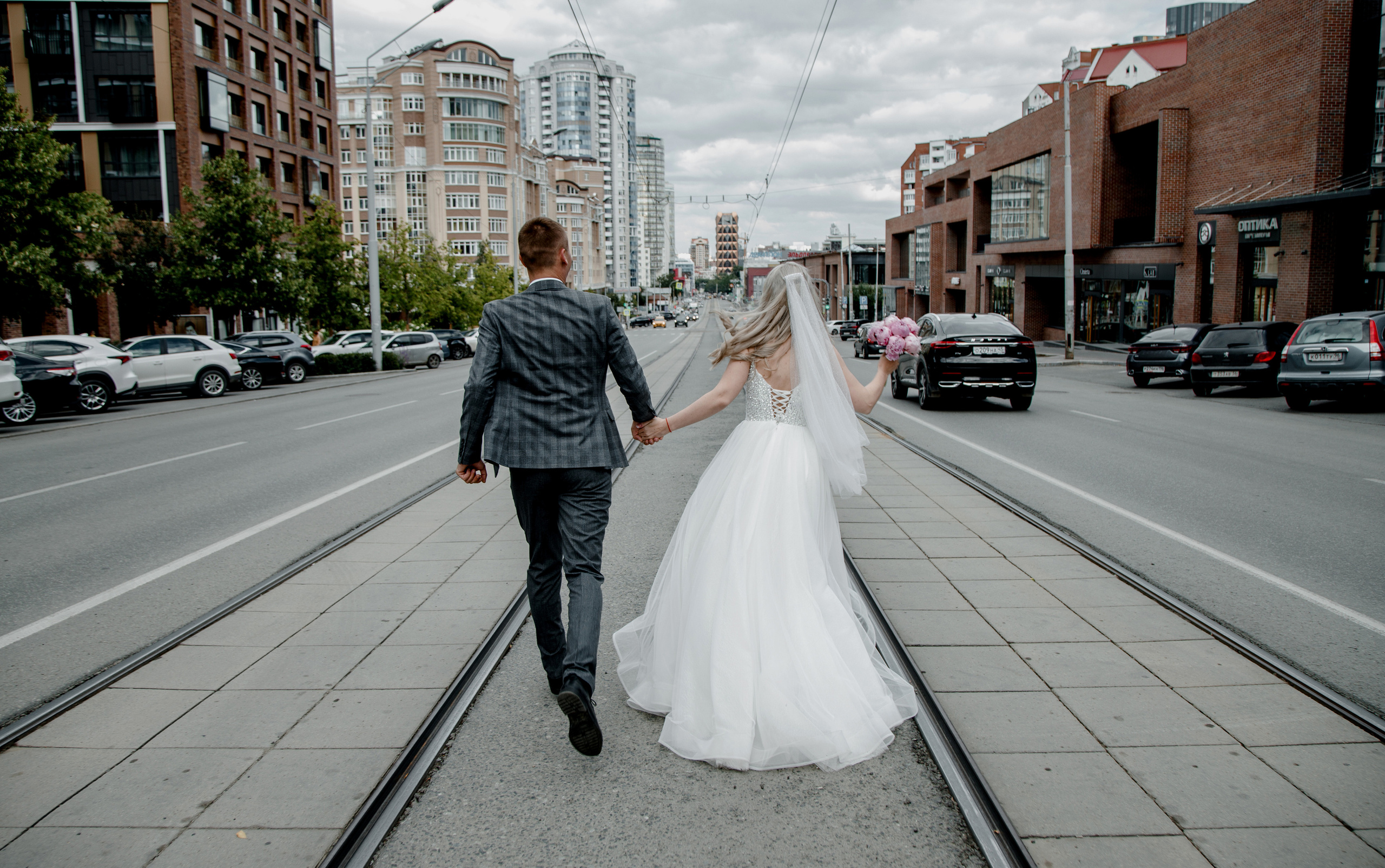 Прогулка после Загса Костя и Катюша. Свадебный и семейный фотограф Ибрагимова Мария из Екатеринбурга