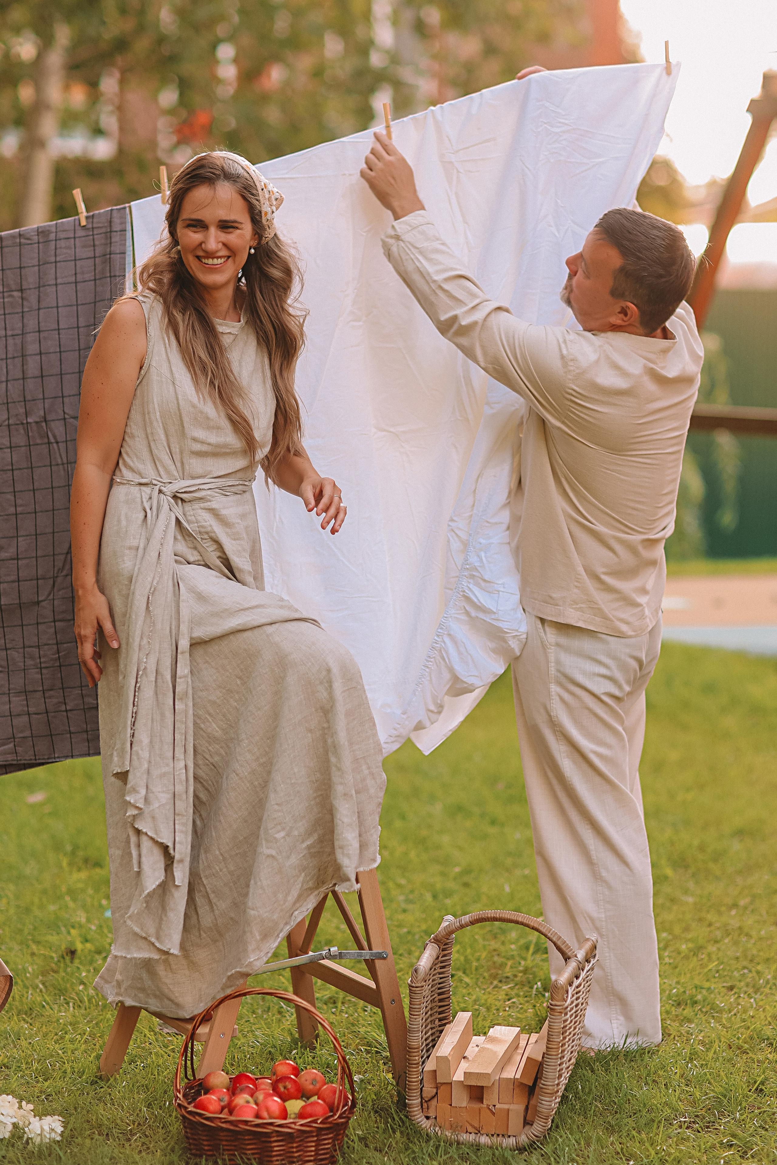 Стирка у дома. Семейный фотограф Тюмень, фотограф на роды Салмина Мария