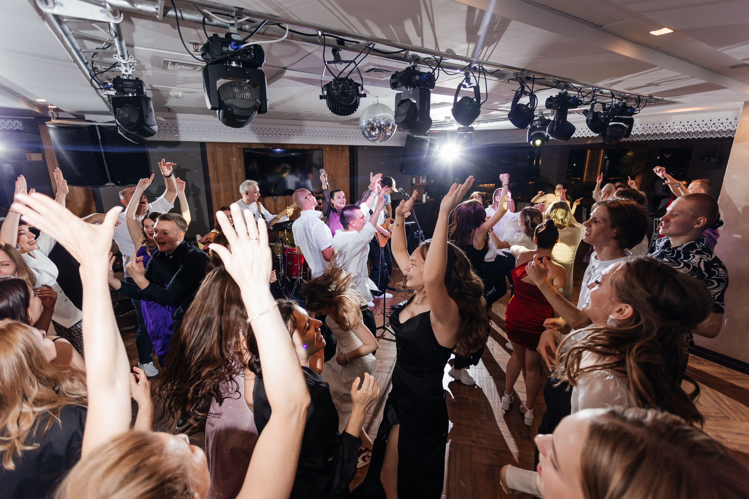 Выпускной 11 «А». Школа № 42. Свадебный фотограф в Краснодаре Николай Крауз