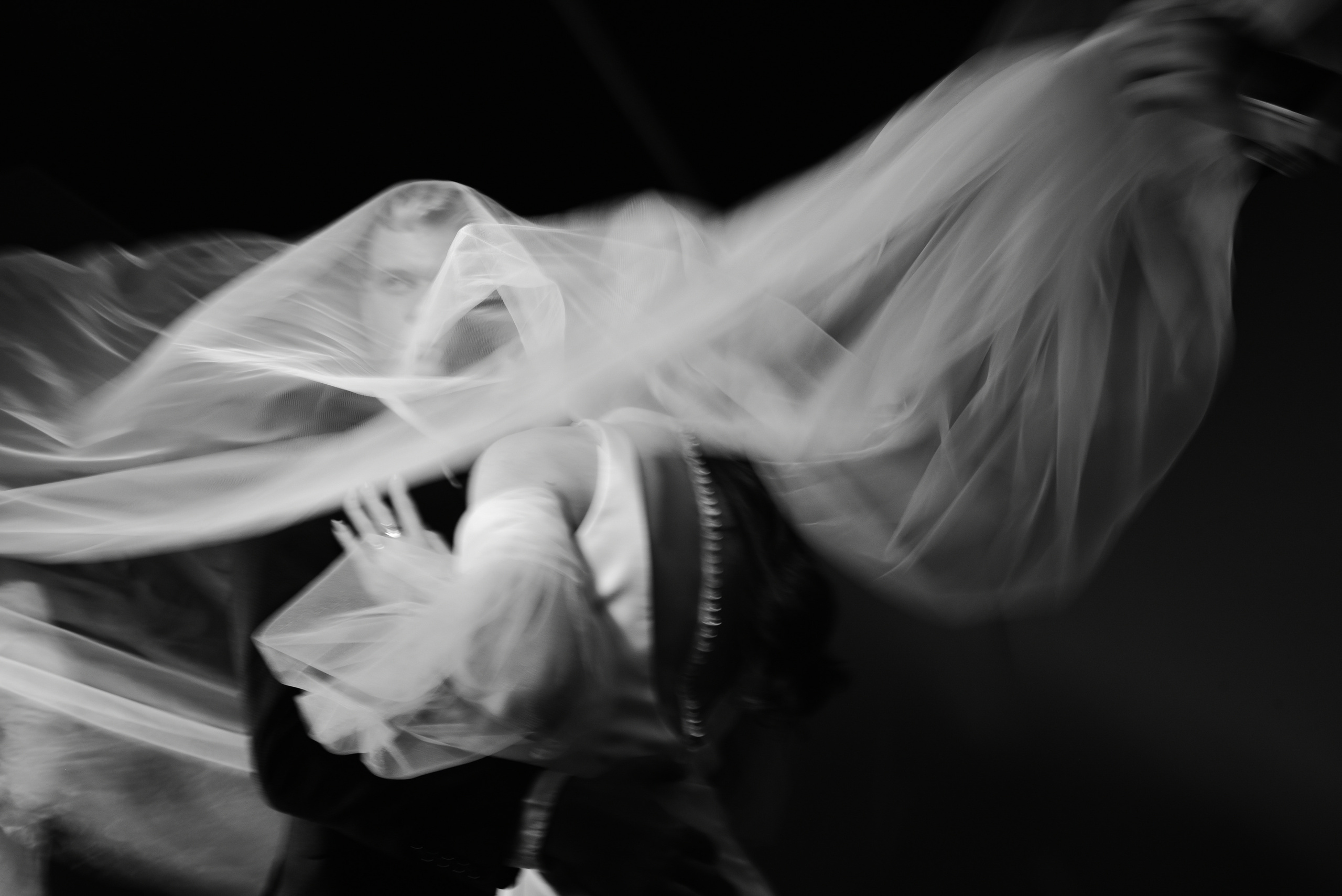 Художественные свадебные фото. Свадебные фотограф и видеограф в Саратове