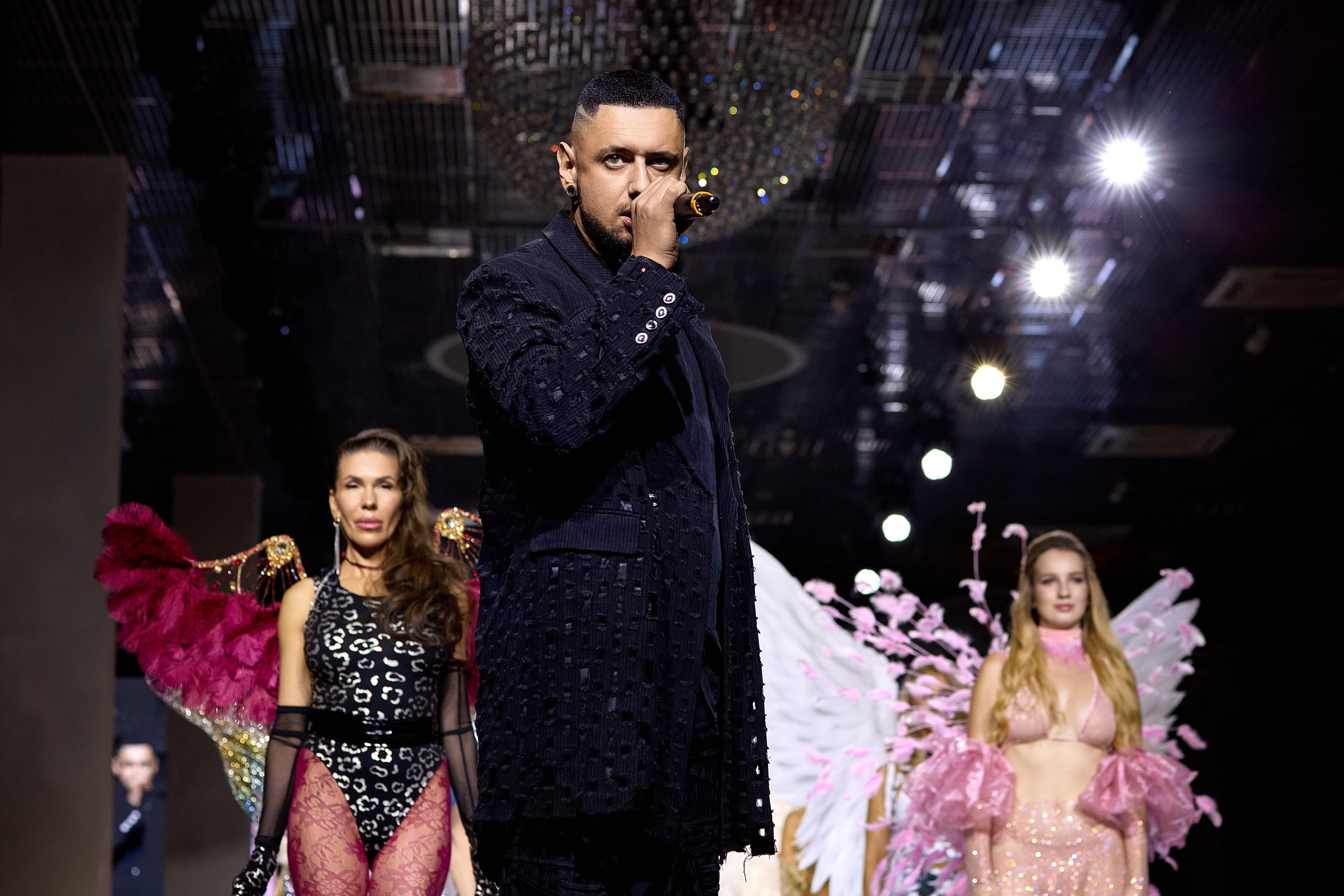 Показ в стиле Victoria's Secret | Ювелирная неделя моды «Эстет»